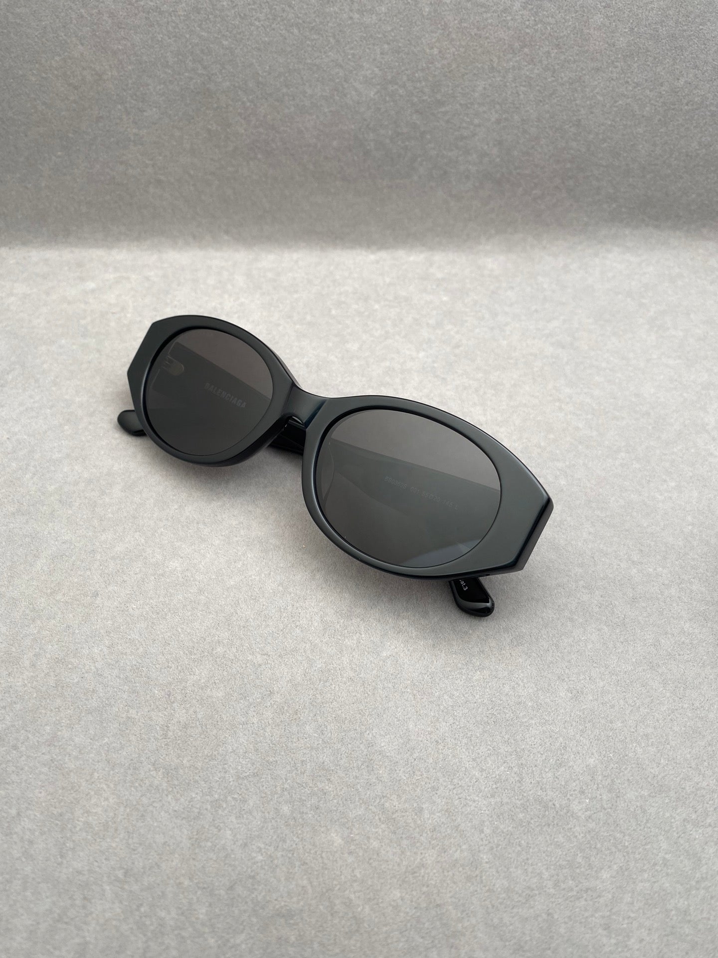Inspired Balenciaga BB0369S – Retro Oval Sunglasses (1:1 Mirror Quality)- Black