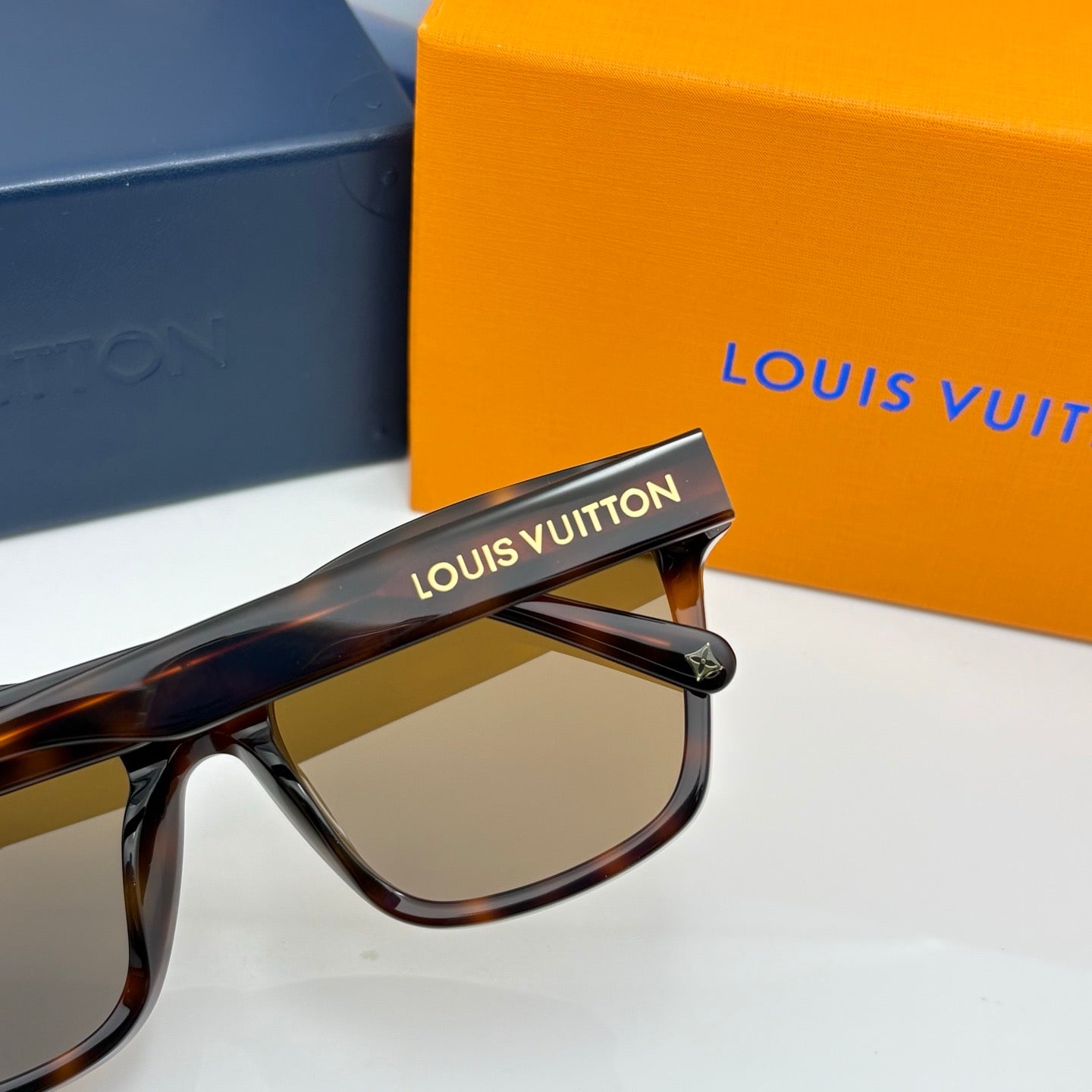 Inspired Louis Vuitton Z2545U – Wayfarer-Style Sunglasses (1:1 Mirror Quality)