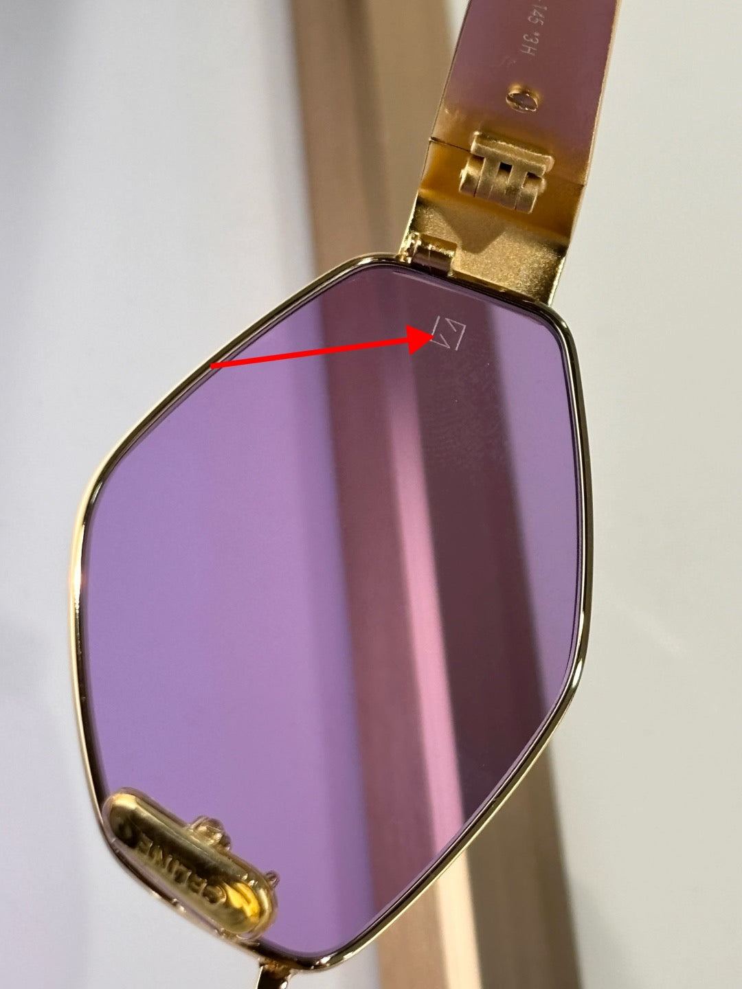 Inspired CELINE CL40254U – Triomphe Metal 02 Sunglasses (1:1 Mirror Quality)
