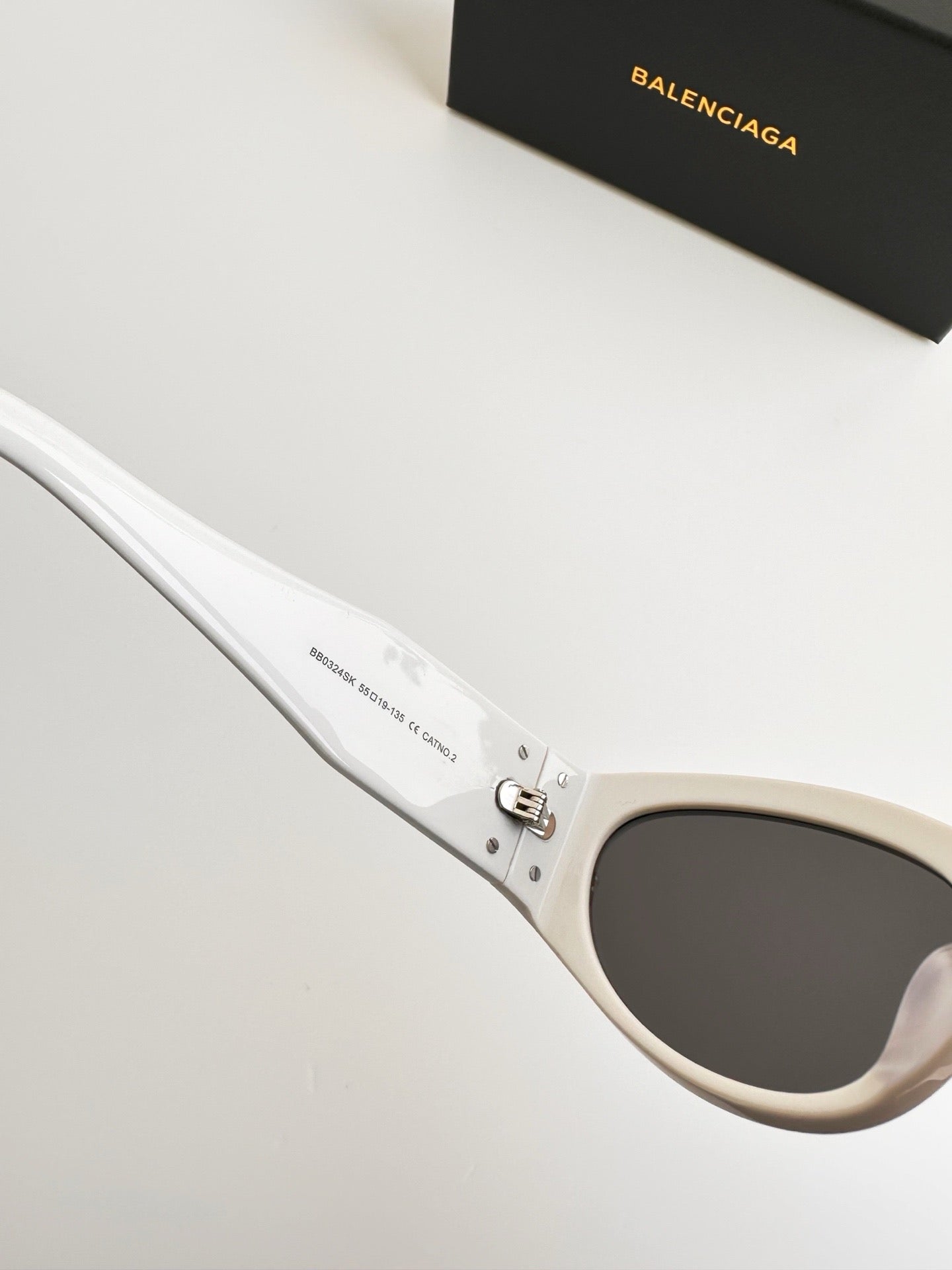 Inspired Balenciaga BB0324SK – White Oversized Cat-Eye Sunglasses with Logo (1:1 Mirror Quality)