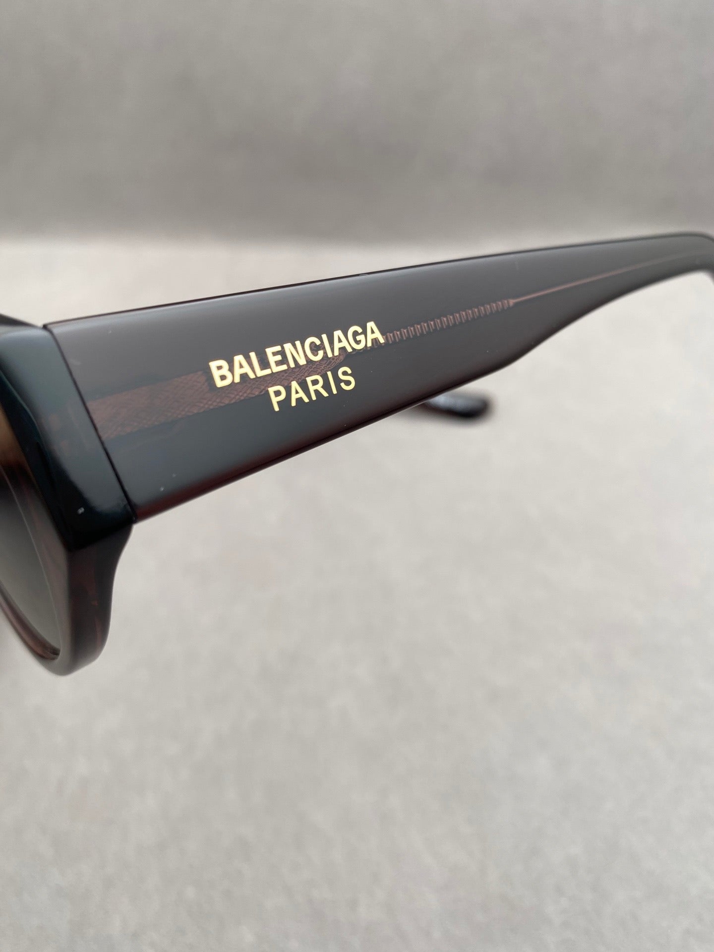 Inspired Balenciaga BB0369S – Retro Oval Sunglasses (1:1 Mirror Quality)- Wine Red