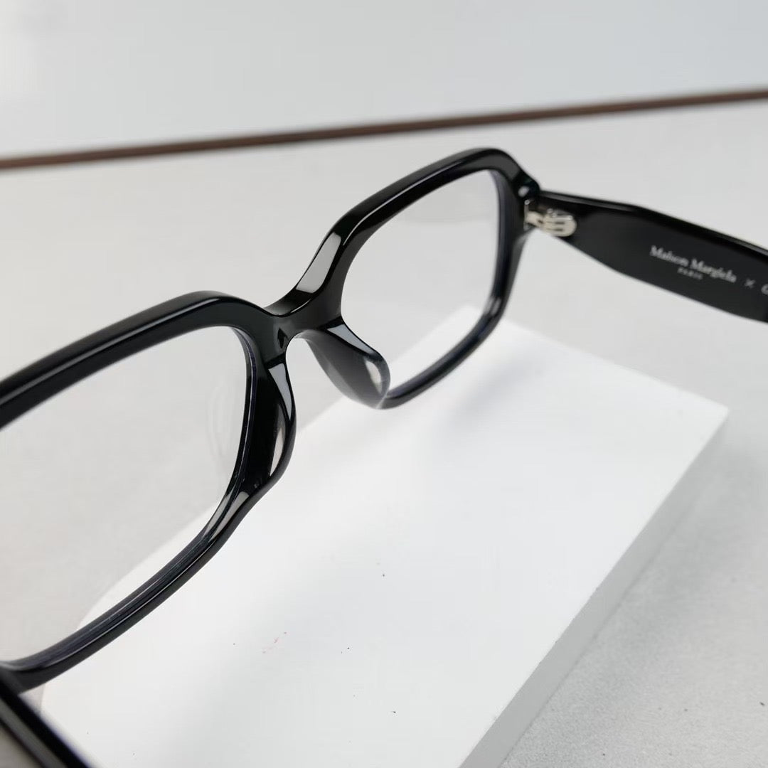 Inspired Gentle Monster x Maison Margeila MM212 01– Bold Rectangle Optical Glasses (1:1 Mirror Quality)