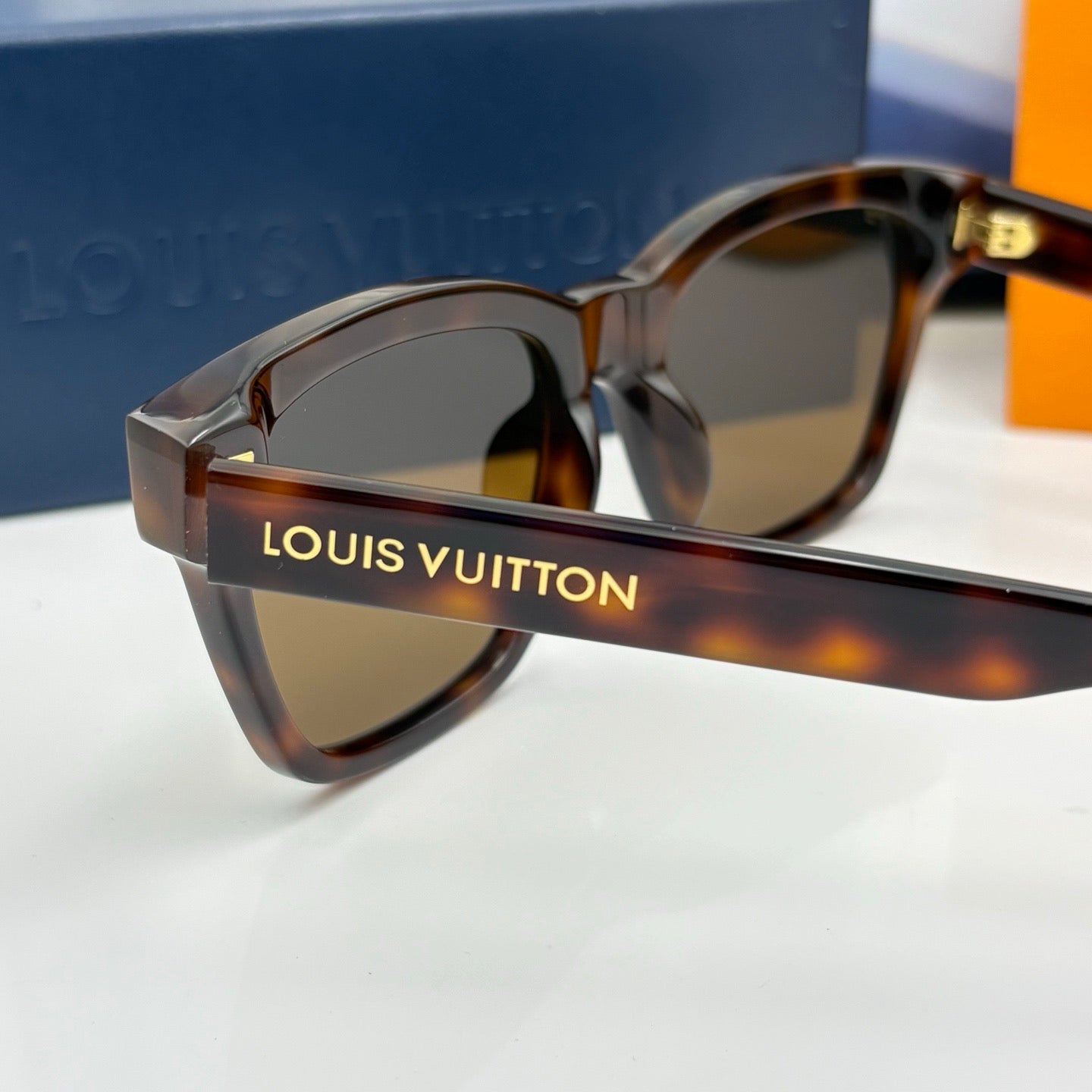 Inspired Louis Vuitton Z2545U – Wayfarer-Style Sunglasses (1:1 Mirror Quality)