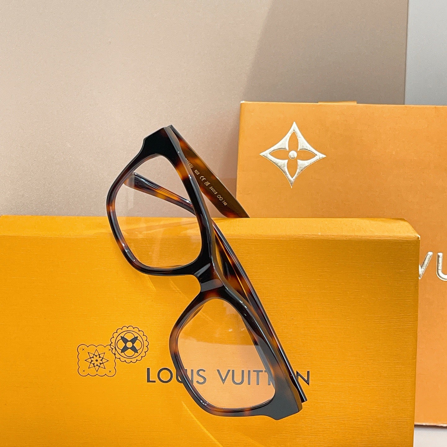 Louis Vuitton Z2545U – Bold Square Optical Eyeglasses (Inspired, 1:1 Mirror Quality)