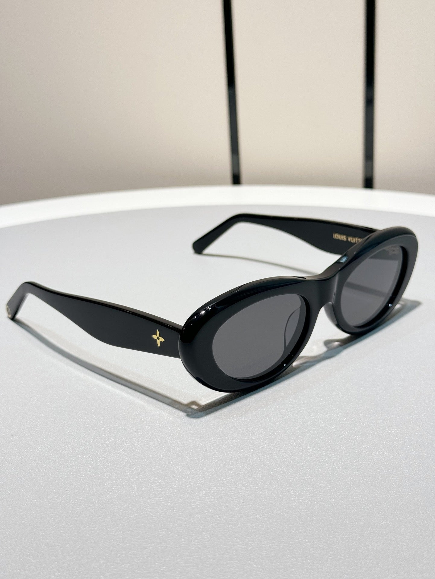 Inspired Louis Vuitton Z1981E – Oval Black Sunglasses (1:1 Mirror Quality)