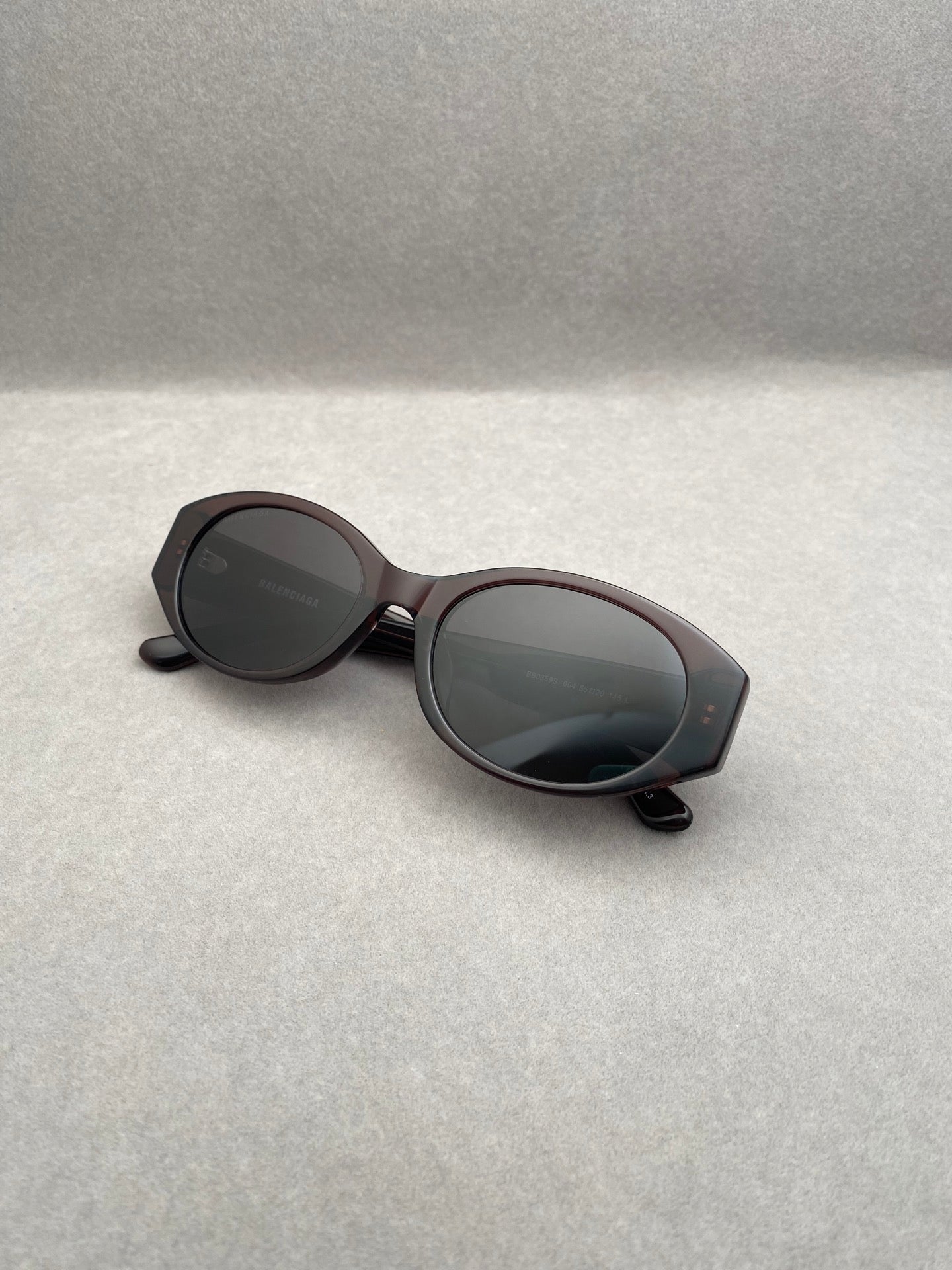 Inspired Balenciaga BB0369S – Retro Oval Sunglasses (1:1 Mirror Quality)- Black