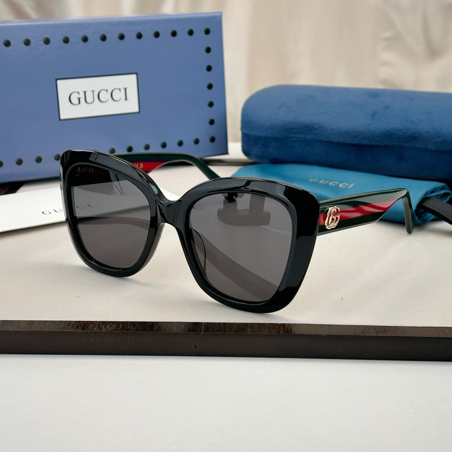 Inspired Gucci GG0860S – Cat-Eye Oversized Sunglasses (1:1 Mirror Quality)