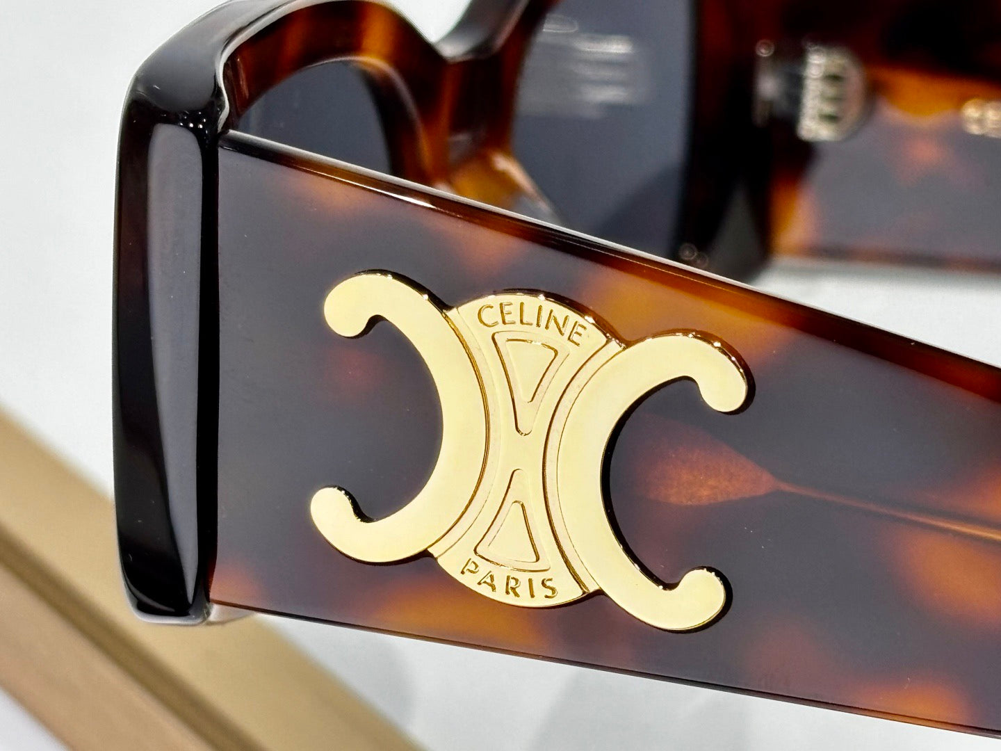 Inspired CELINE CL40282U – Butterfly Rectangular Sunglasses (1:1 Mirror Quality)