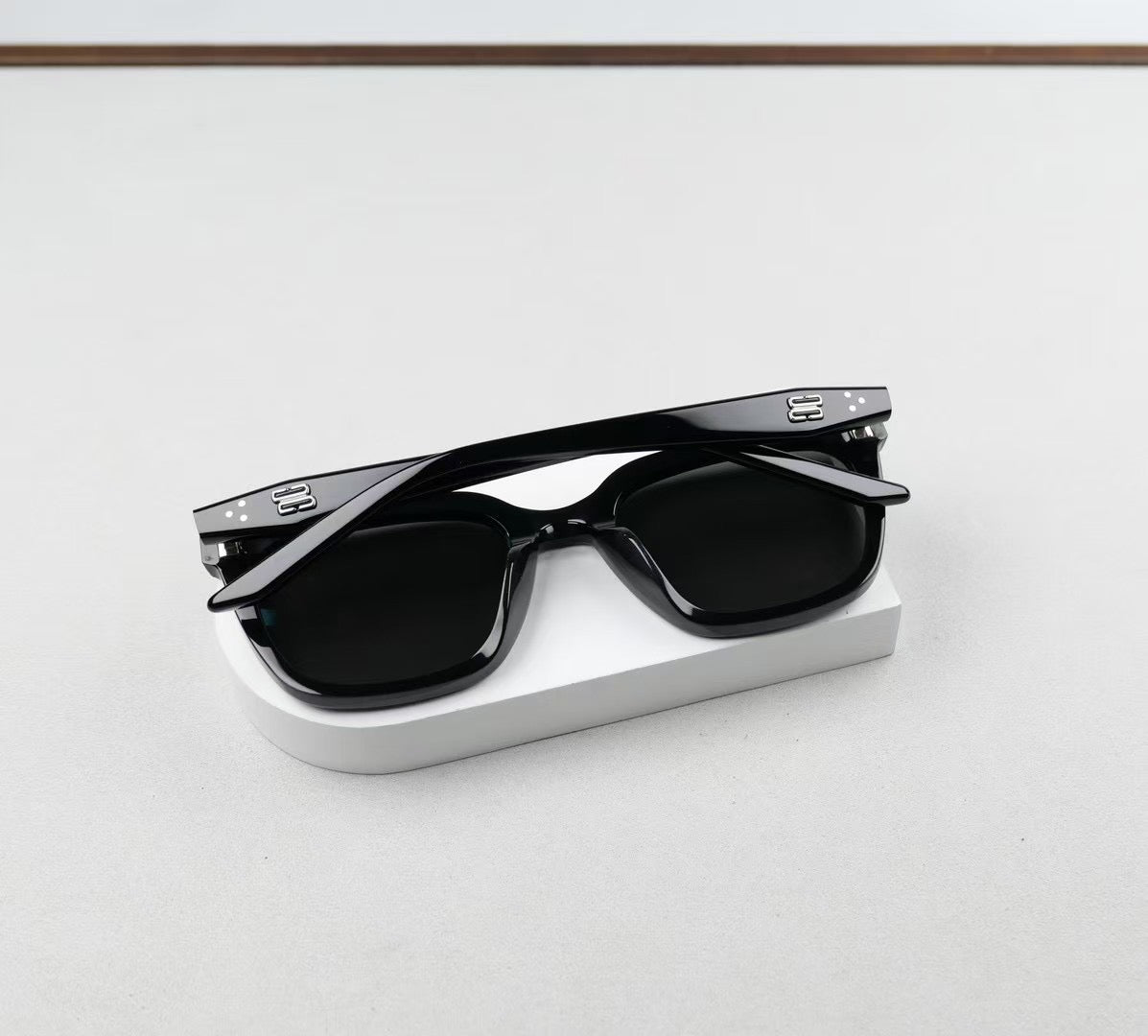 Inspired Gentle Monster NUBO 01 – Classic Cat-Eye Sunglasses (1:1 Mirror Quality)