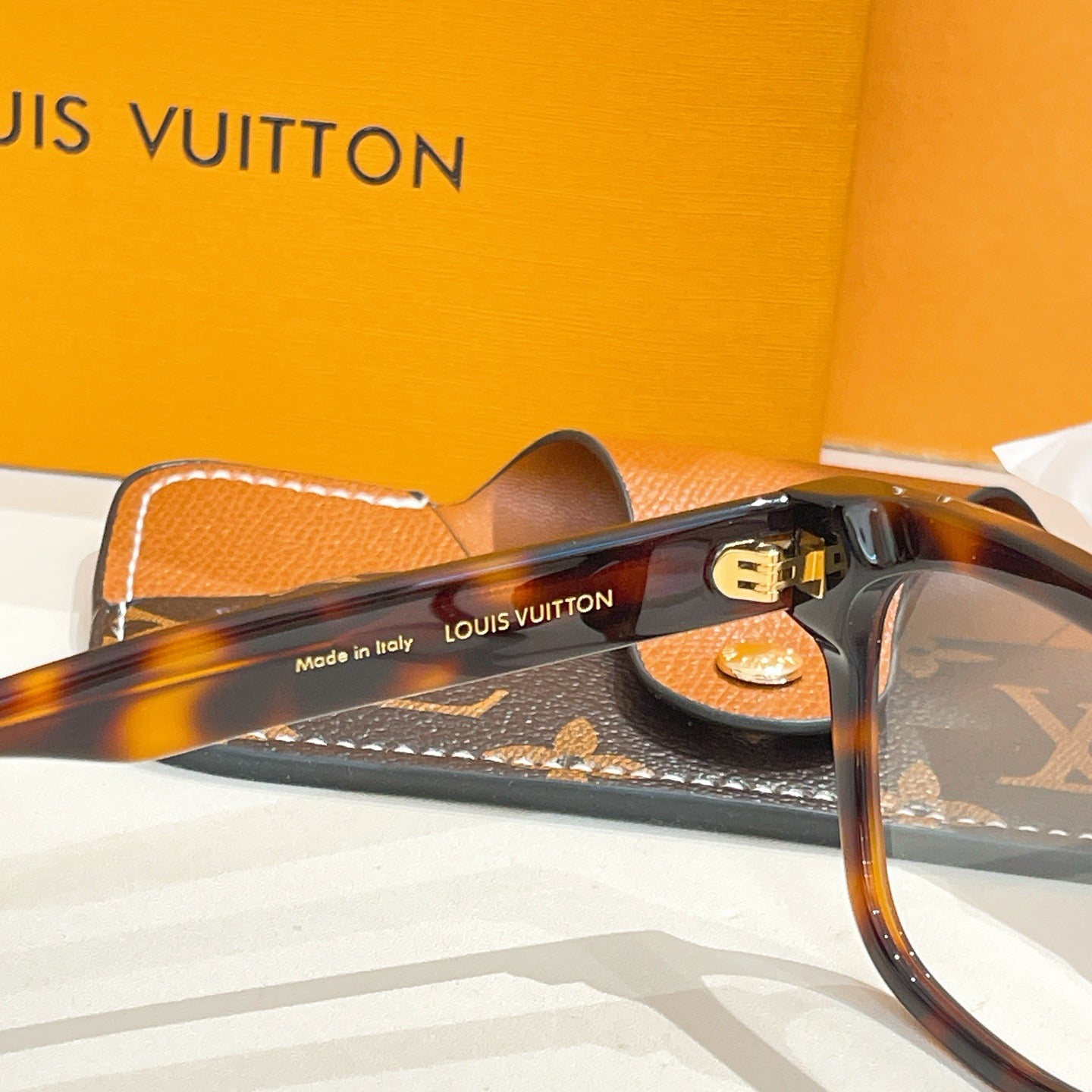 Louis Vuitton Z2545U – Bold Square Optical Eyeglasses (Inspired, 1:1 Mirror Quality)