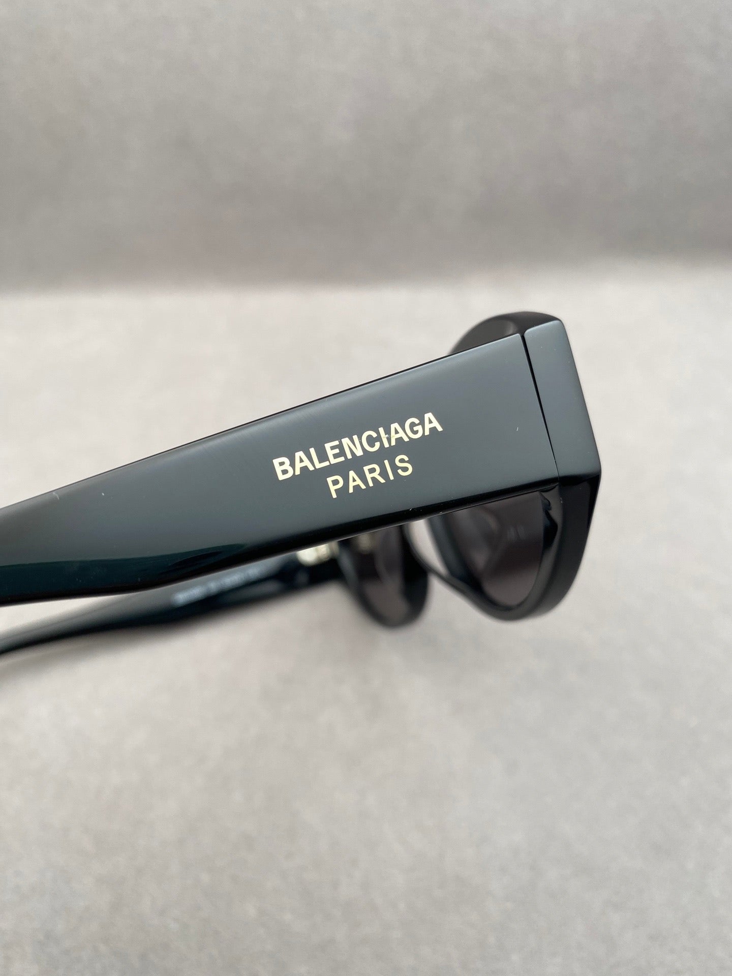 Inspired Balenciaga BB0369S – Retro Oval Sunglasses (1:1 Mirror Quality)- Black