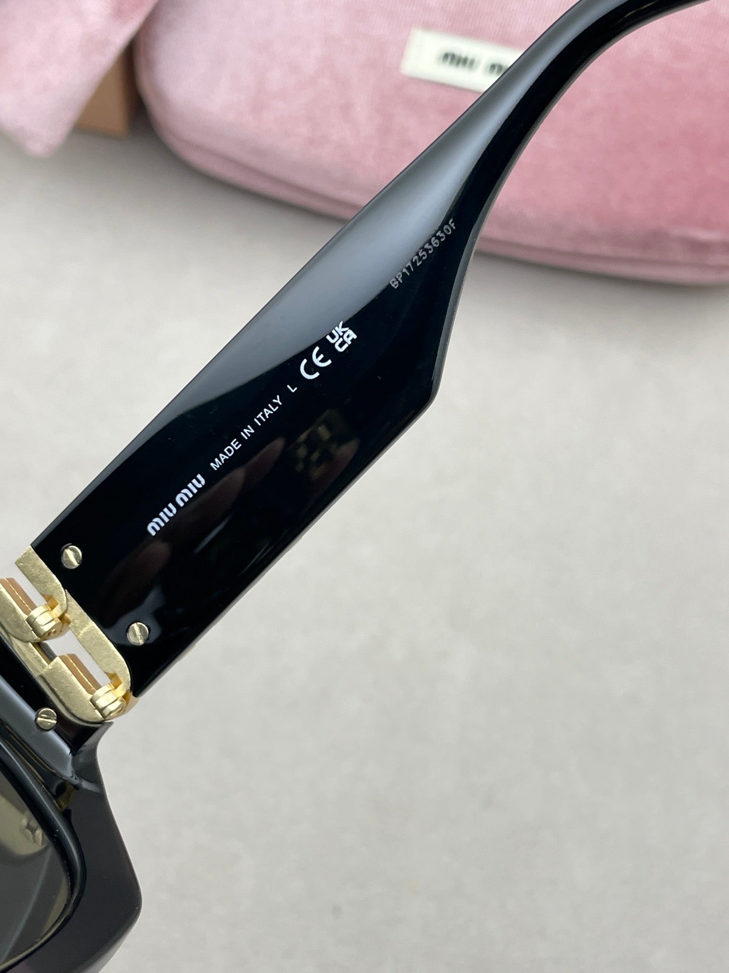 Inspired Miu Miu SMU 09W Cat-Eye Sunglasses – Bold Statement Unisex Design (1:1 Mirror Quality)