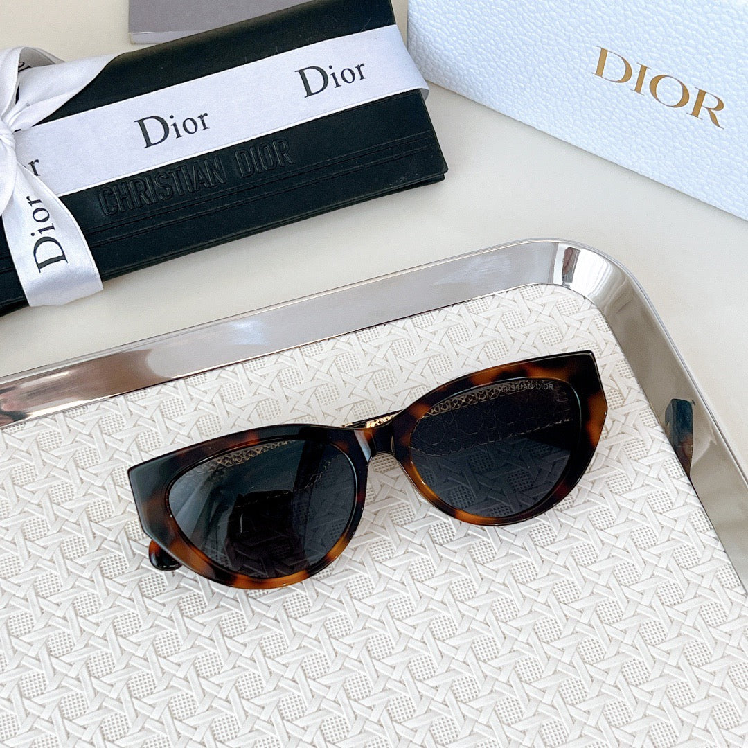 Inspired Dior DioRésille B1F – Cat-Eye Sunglasses (1:1 Mirror Quality)