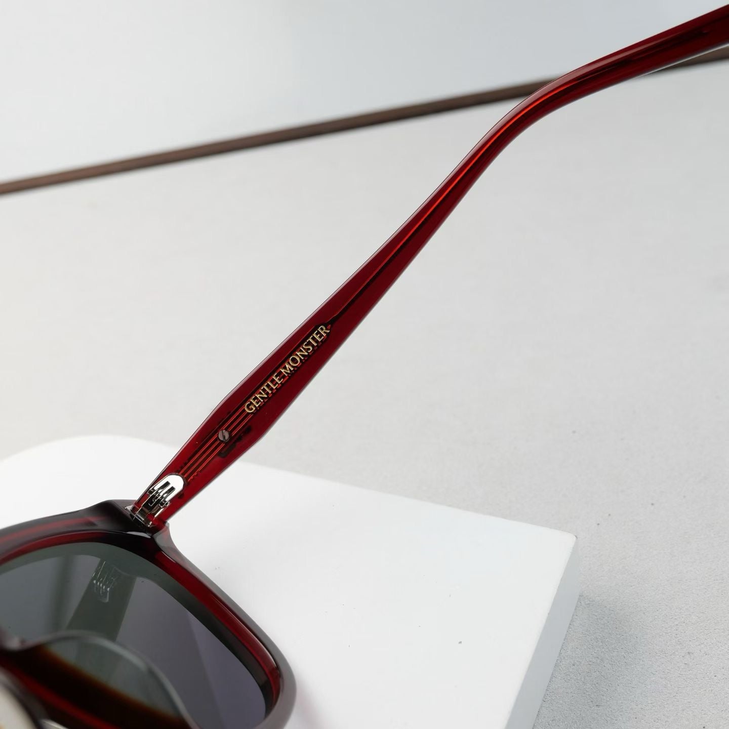 Gentle Monster Loloe RC3 – Translucent Red Square Sunglasses (Inspired, 1:1 Mirror Quality)