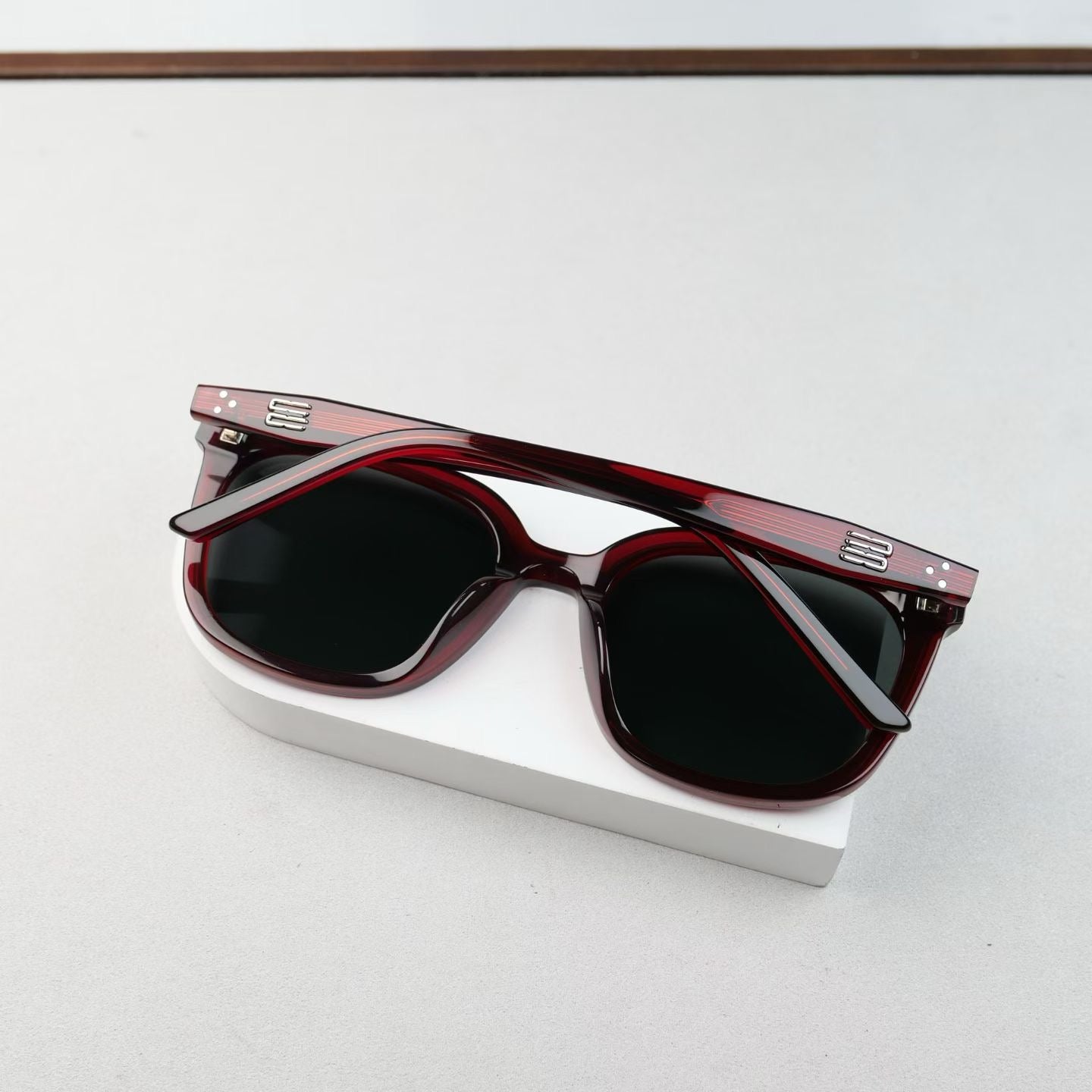 Gentle Monster Loloe RC3 – Translucent Red Square Sunglasses (Inspired, 1:1 Mirror Quality)