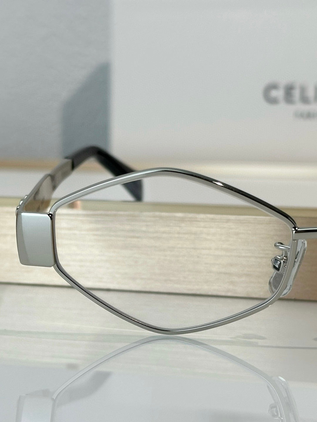 Inspired CELINE CL40254U – Triomphe Metal Silver Eyeglasses (1:1 Mirror Quality)