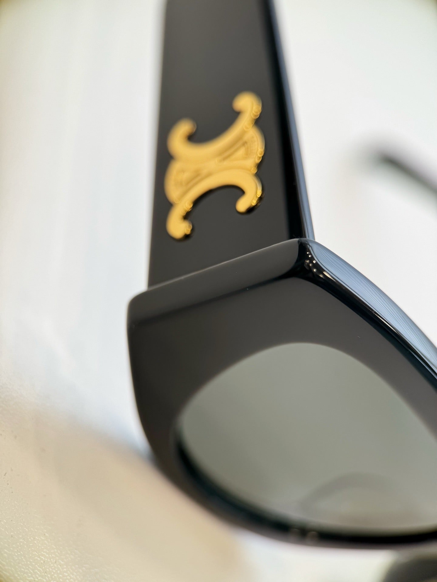 Inspired CELINE CL40380U – Oversized Rectangle Sunglasses (1:1 Mirror Quality)