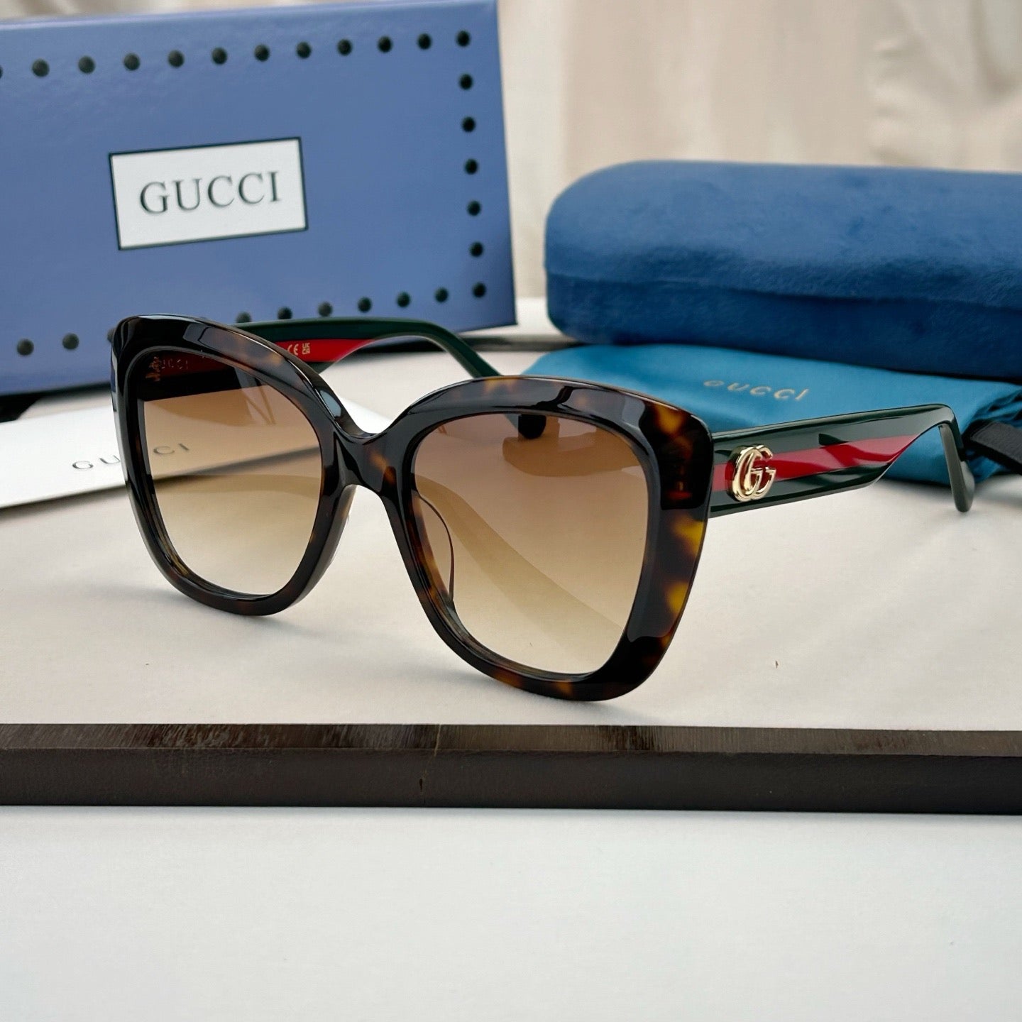 Inspired Gucci GG0860S – Cat-Eye Oversized Sunglasses (1:1 Mirror Quality)