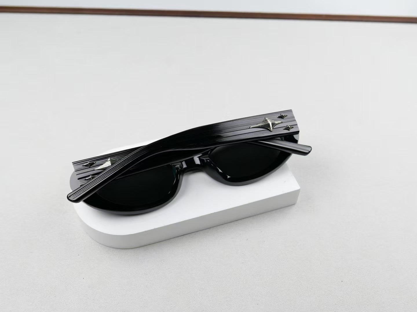 Inspired Gentle Monster CUFF 01- Retro Oval Sunglasses (1:1 Mirror Quality)