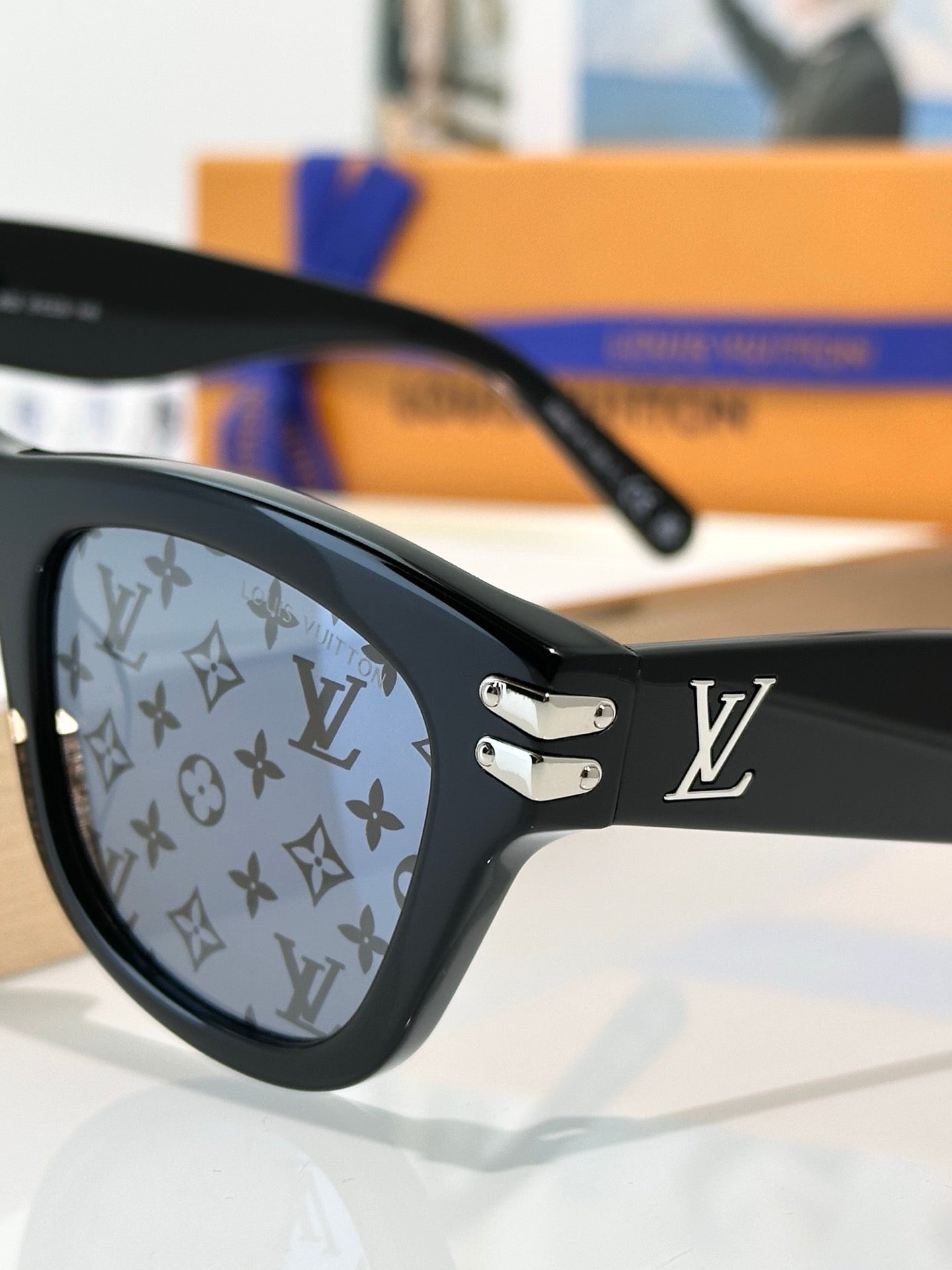 Louis Vuitton Z2927U – Monogram Lens Square Sunglasses (Inspired, 1:1 Mirror Quality)