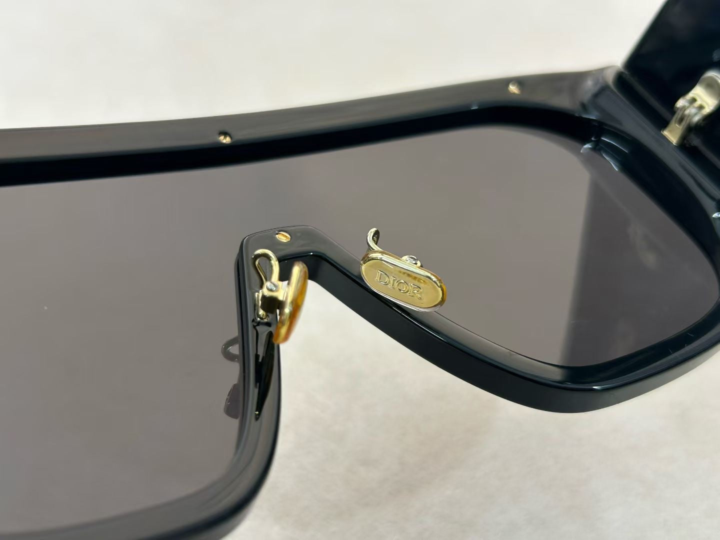 Inspired DiorGraphique M2U – Oversized Shield Sunglasses (1:1 Mirror Quality)