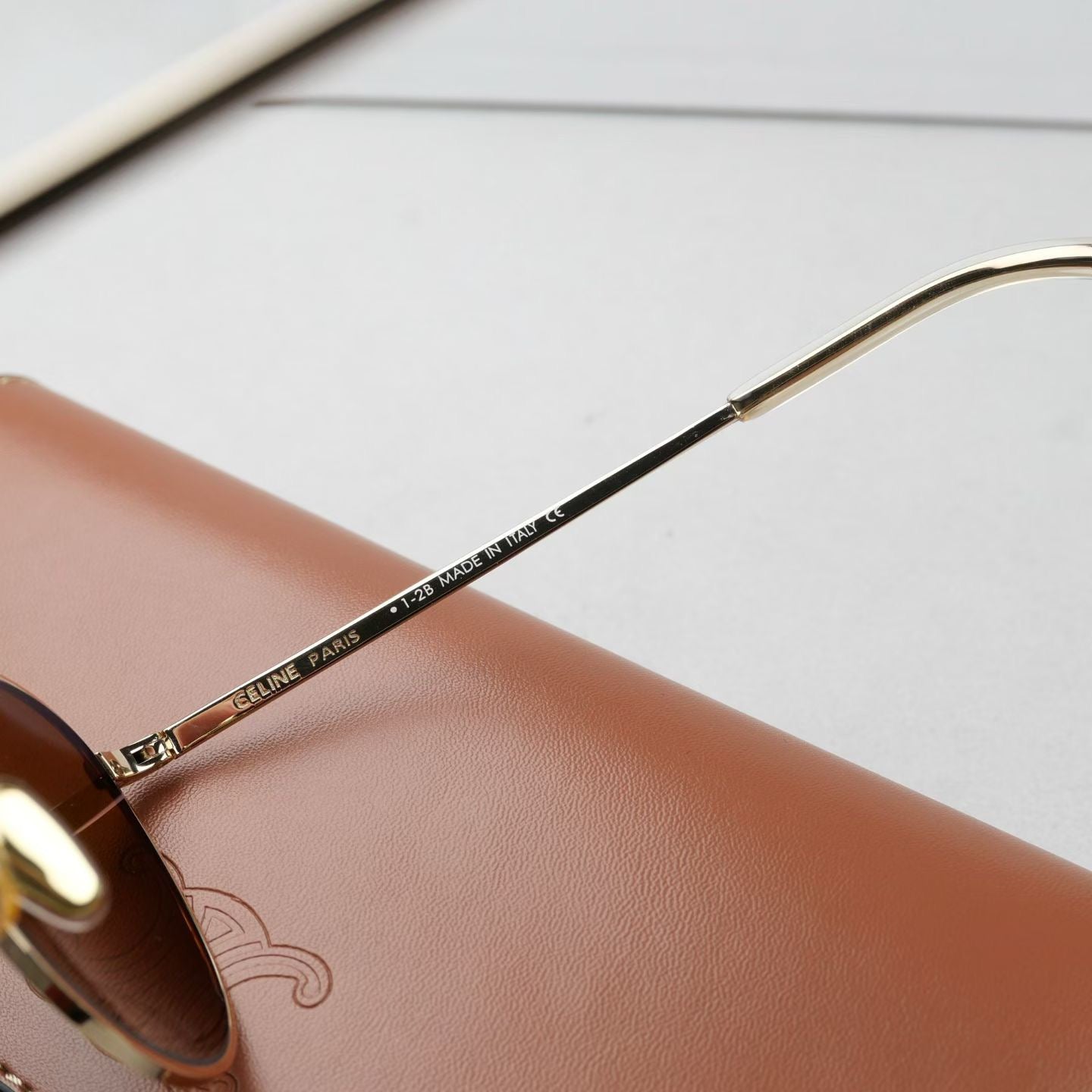 Inspired Celine CL40100U – Round Vintage Metal Sunglasses (1:1 Mirror Quality)