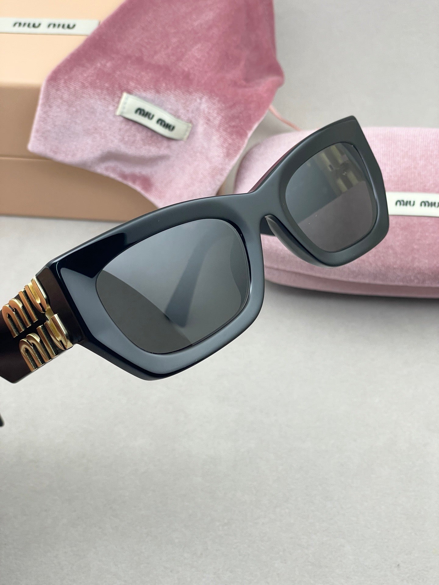 Inspired Miu Miu SMU 09W Cat-Eye Sunglasses – Bold Statement Unisex Design (1:1 Mirror Quality)