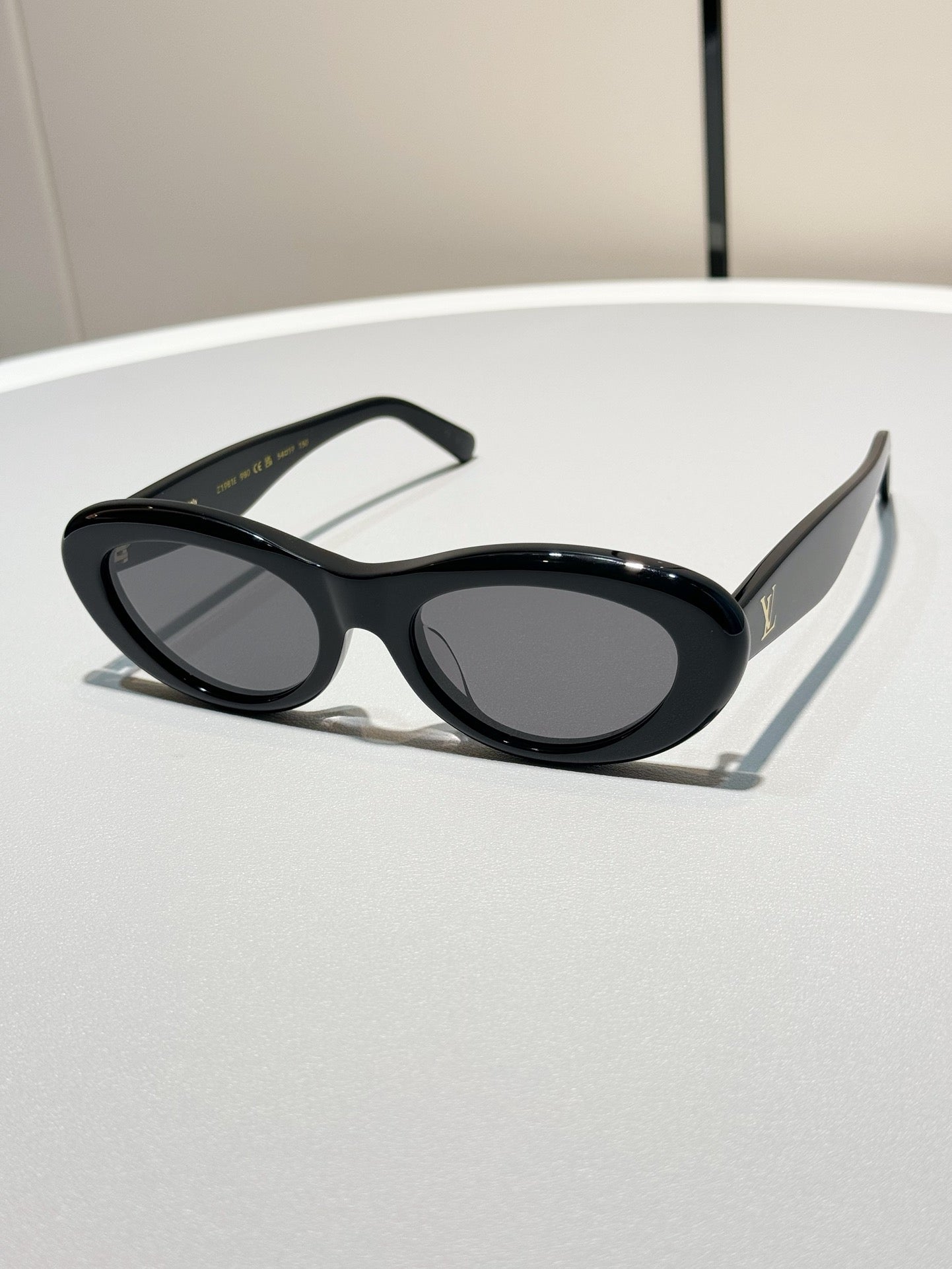 Inspired Louis Vuitton Z1981E – Oval Black Sunglasses (1:1 Mirror Quality)