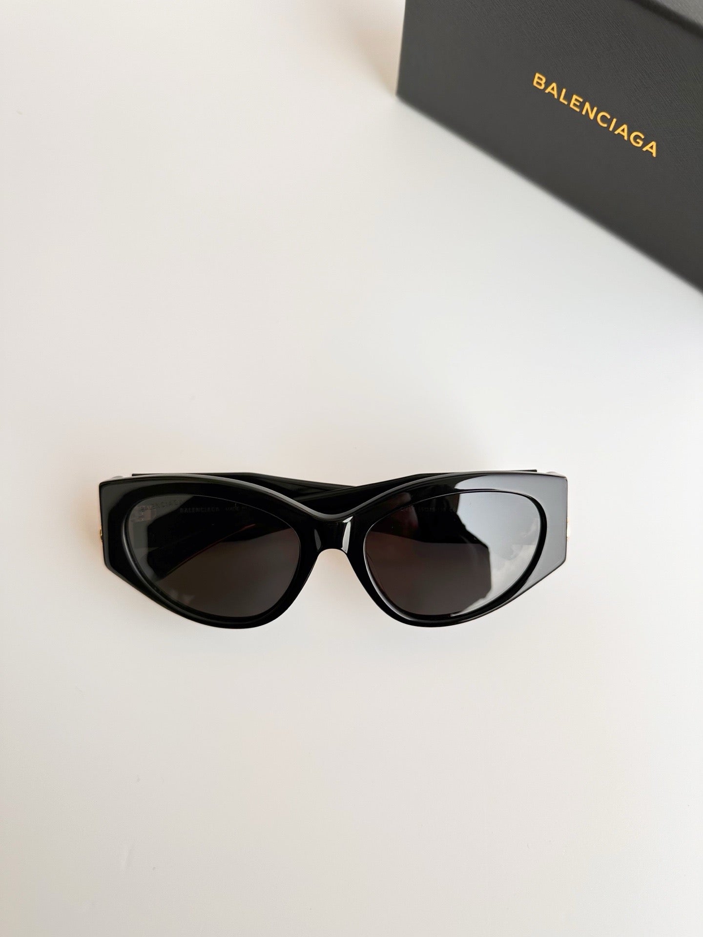 Inspired Balenciaga BB0324SK – Black & Gold Oversized Cat-Eye Sunglasses (1:1 Mirror Quality)