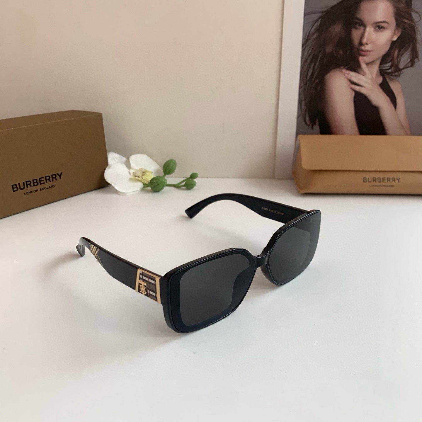 Inspired Burberry D2854 – Oversized Square Sunglasses (1:1 Mirror Quality)