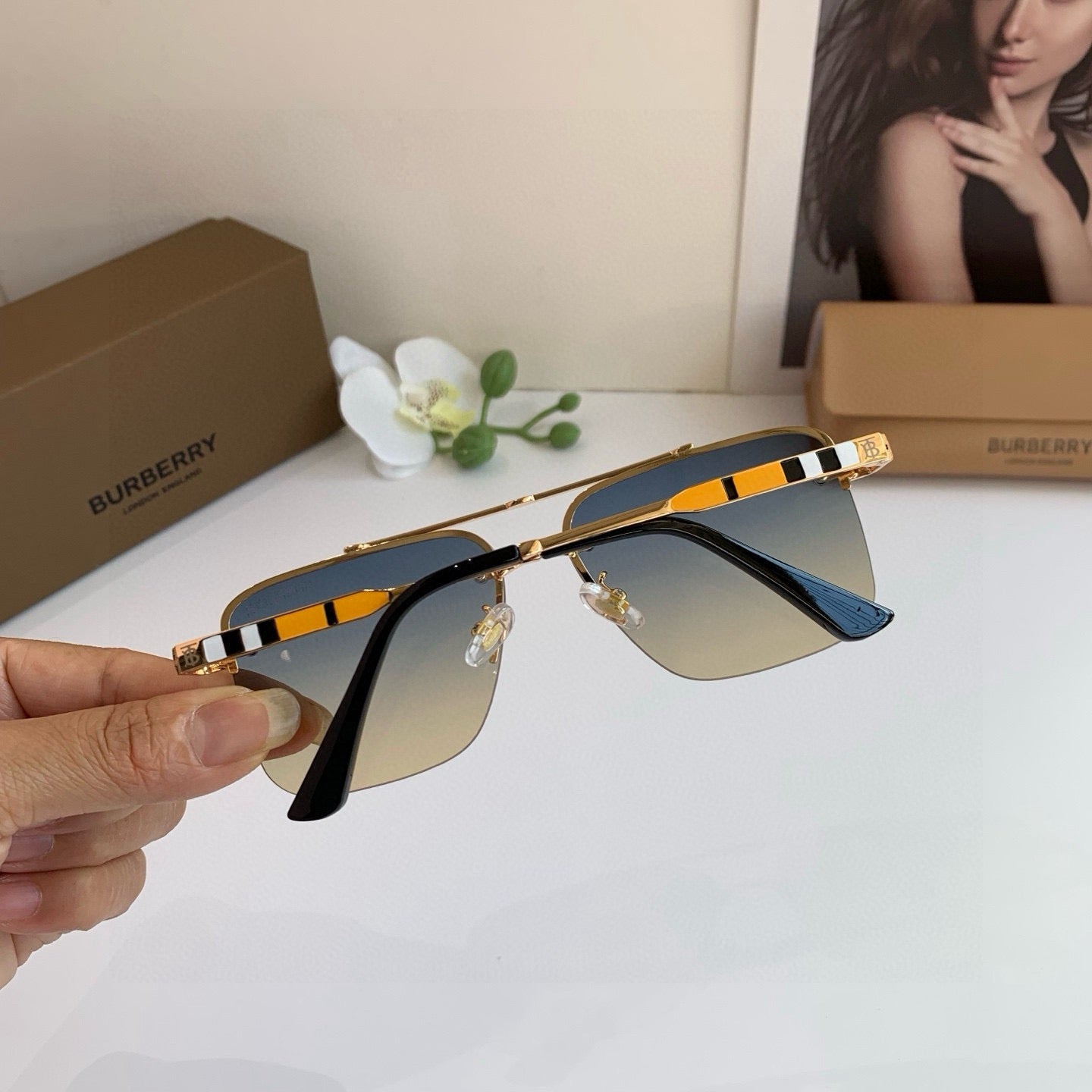 Inspired Burberry 24116 Aviator – Striped Temple Metal Sunglasses (1:1 Mirror Quality)- Gradient Grey blue