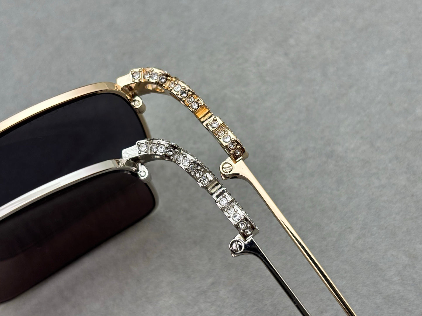 Inspired Gucci GG1937S – Crystal Logo Square Sunglasses (1:1 Mirror Quality)