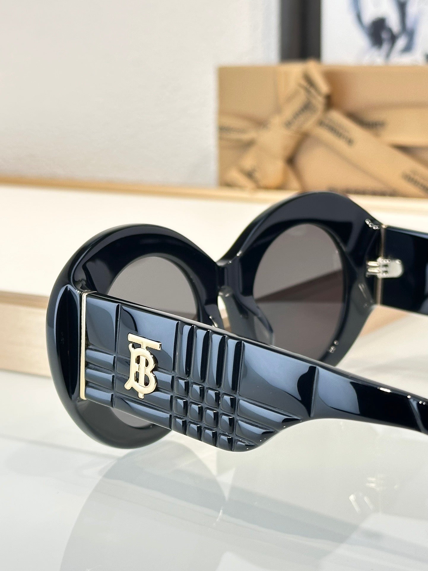 Inspired Burberry B4370U – Oversized Oval Sunglasses (1:1 Mirror Quality)- Black