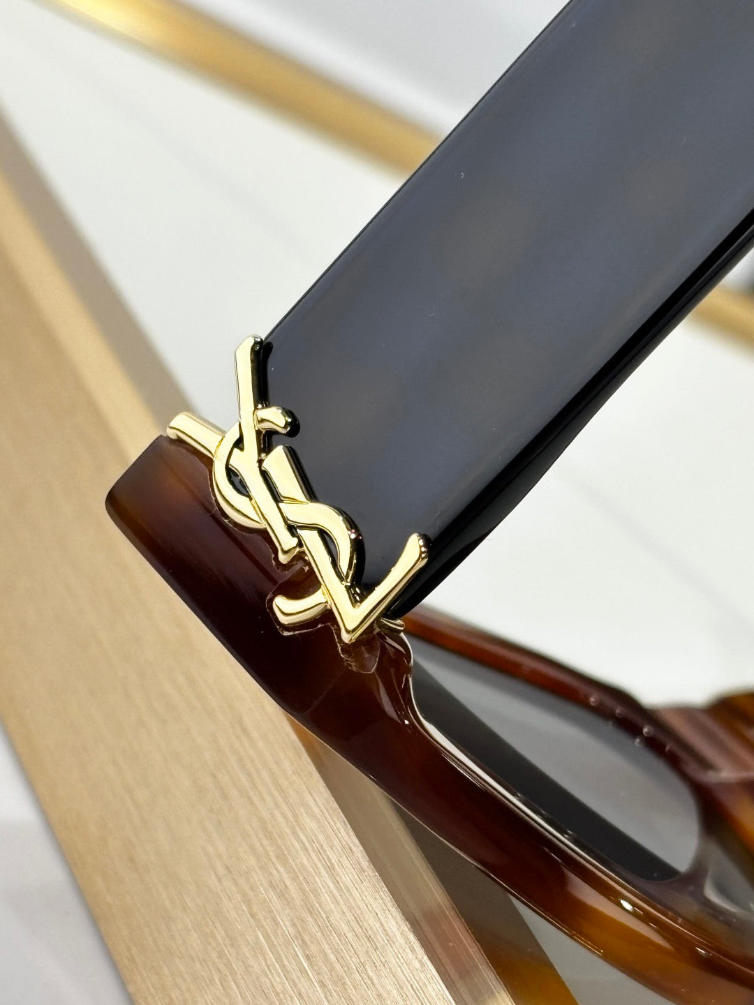 Inspired Saint Laurent SL M94 – Cat-Eye Logo Sunglasses (1:1 Mirror Quality)Tortoiseshell