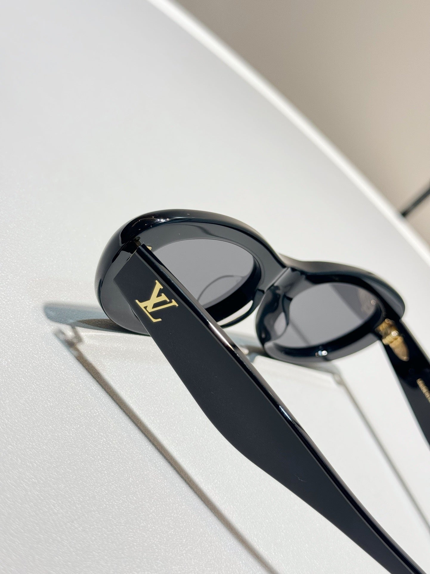 Inspired Louis Vuitton Z1981E – Oval Black Sunglasses (1:1 Mirror Quality)