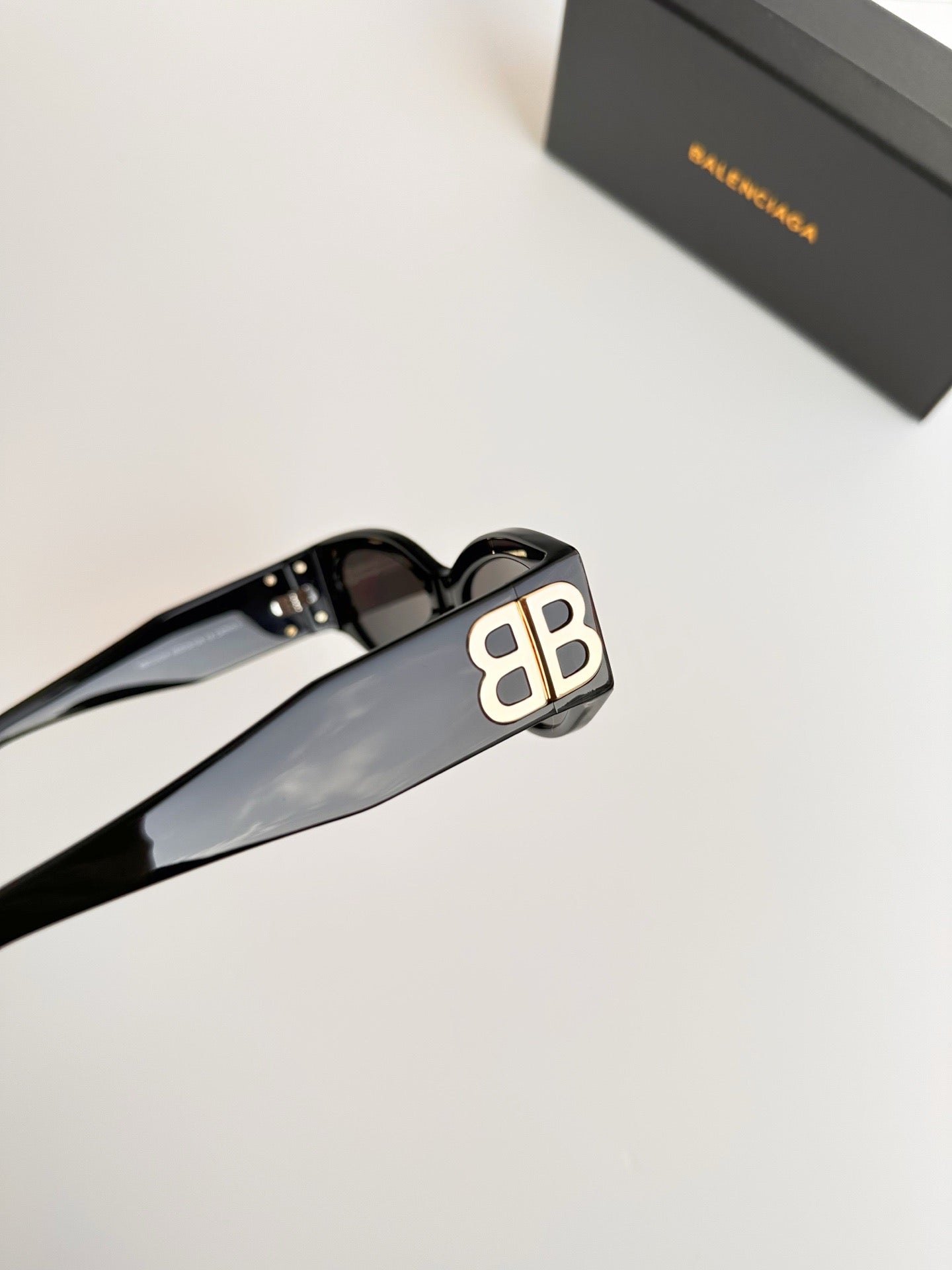 Inspired Balenciaga BB0324SK – Black & Gold Oversized Cat-Eye Sunglasses (1:1 Mirror Quality)