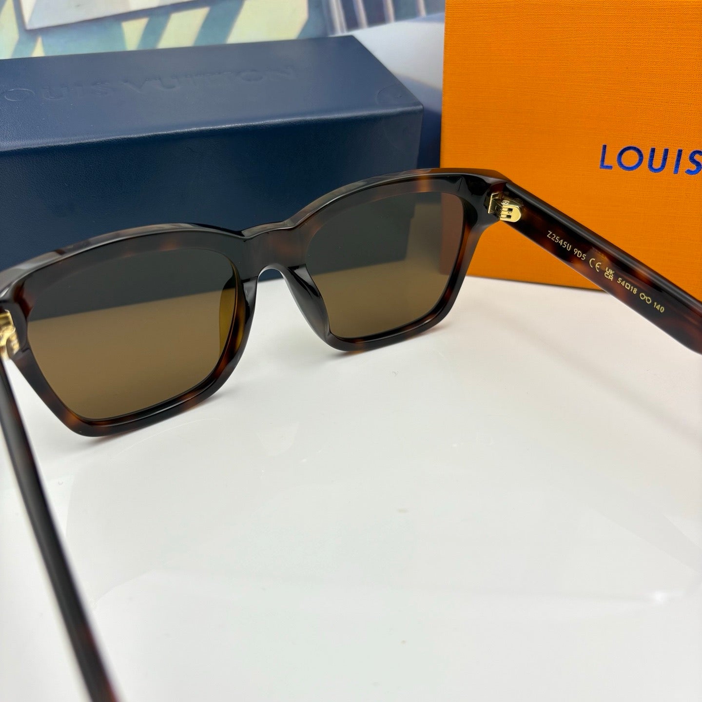 Inspired Louis Vuitton Z2545U – Wayfarer-Style Sunglasses (1:1 Mirror Quality)