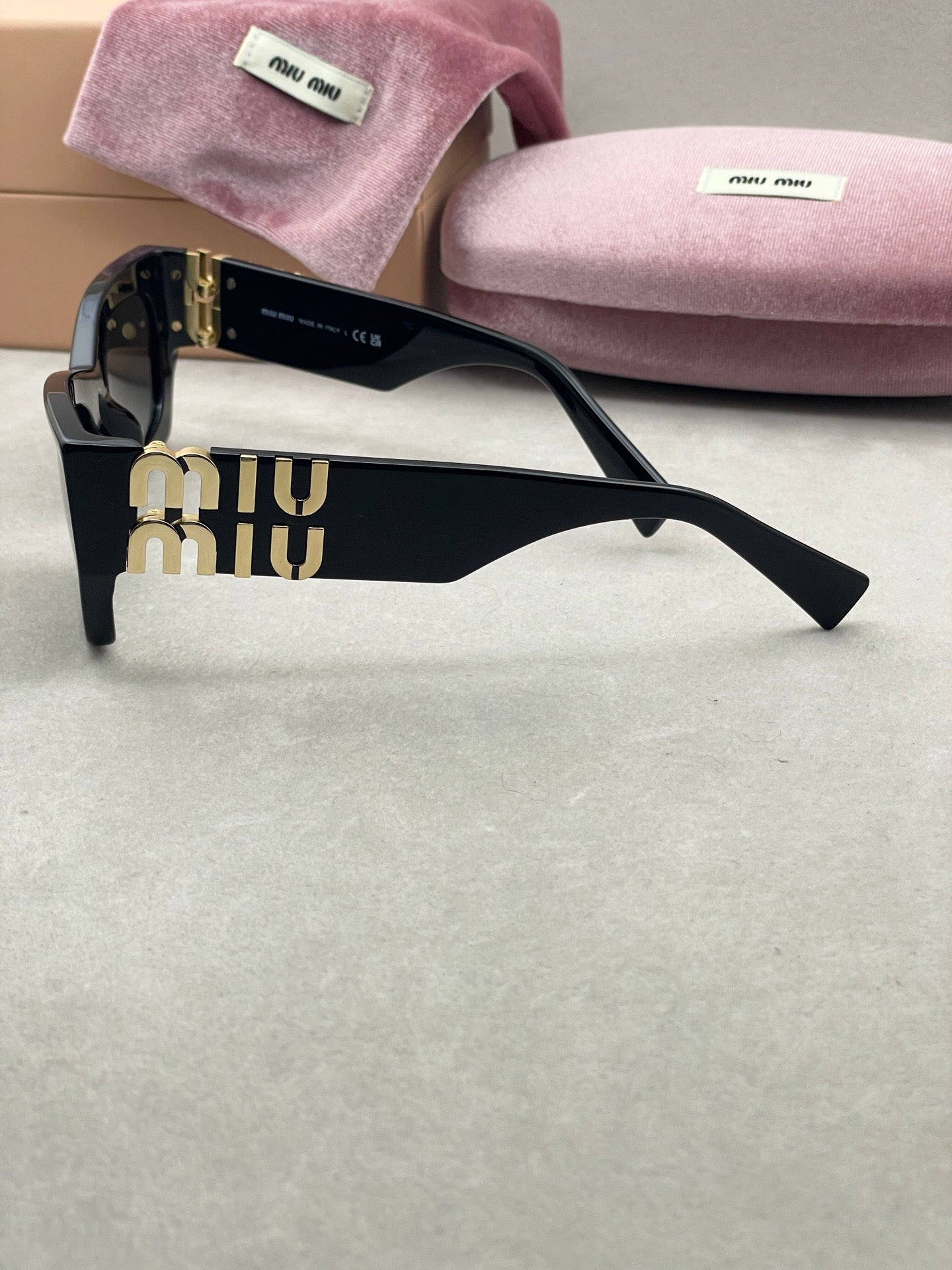Inspired Miu Miu SMU 09W Cat-Eye Sunglasses – Bold Statement Unisex Design (1:1 Mirror Quality)