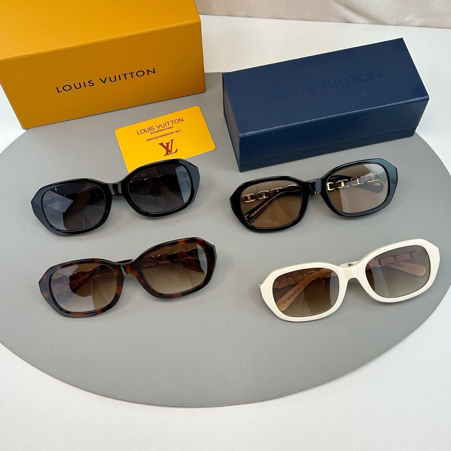 Inspired Louis Vuitton Z2649U – Chain-Detail Oversized Acetate Sunglasses (1:1 Mirror Quality)