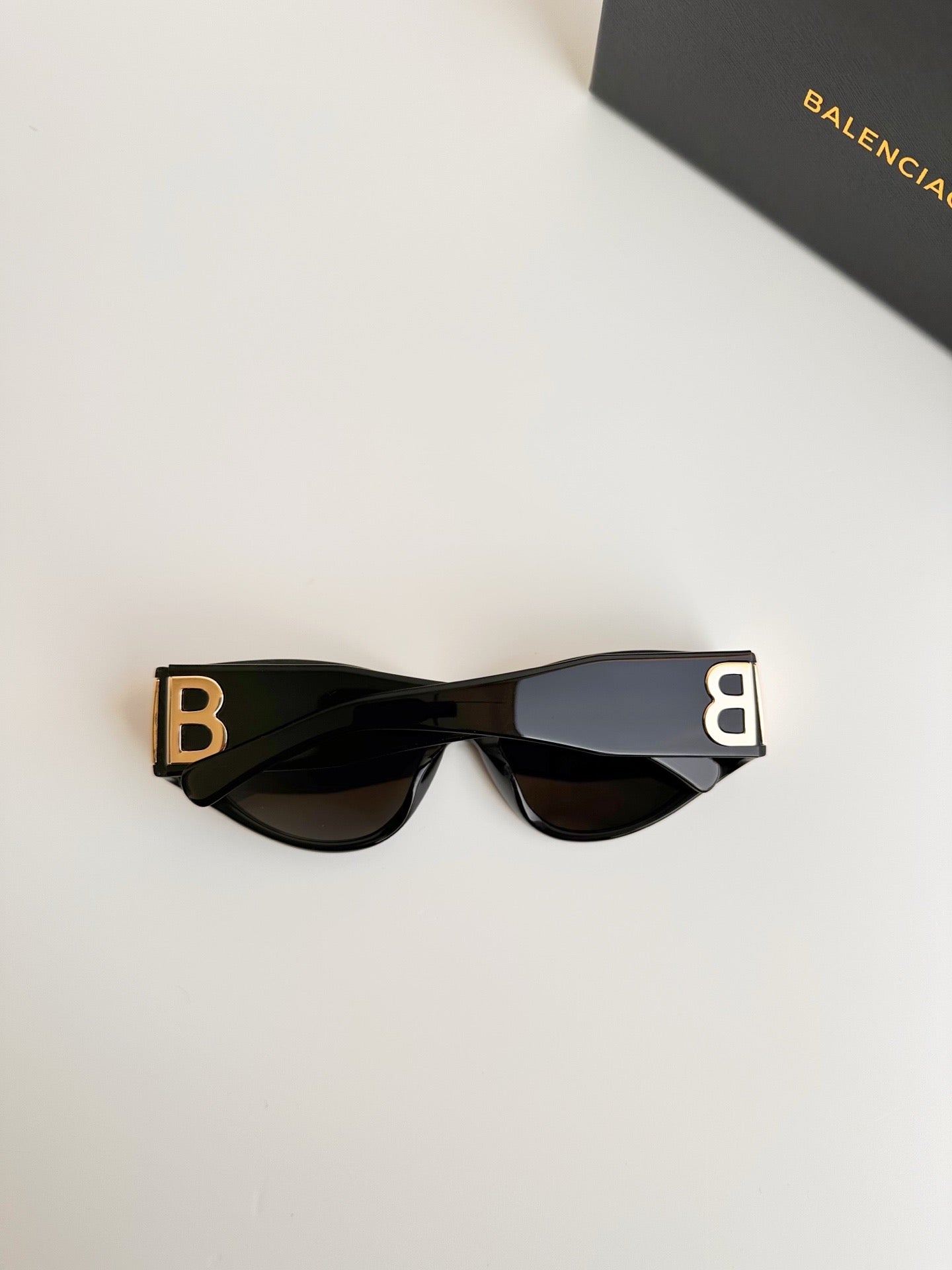 Inspired Balenciaga BB0324SK – Black & Gold Oversized Cat-Eye Sunglasses (1:1 Mirror Quality)