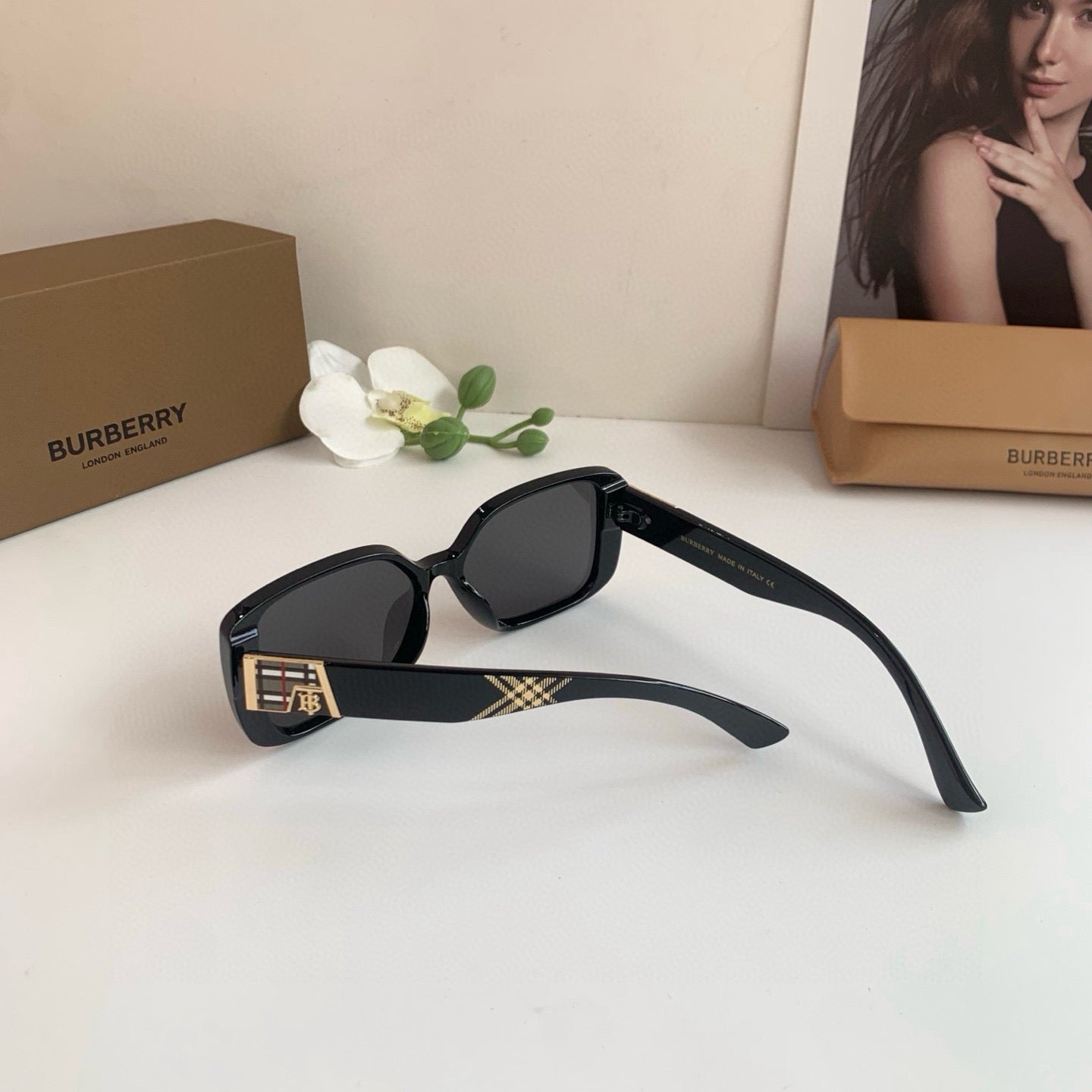 Inspired Burberry D2854 – Oversized Square Sunglasses (1:1 Mirror Quality)
