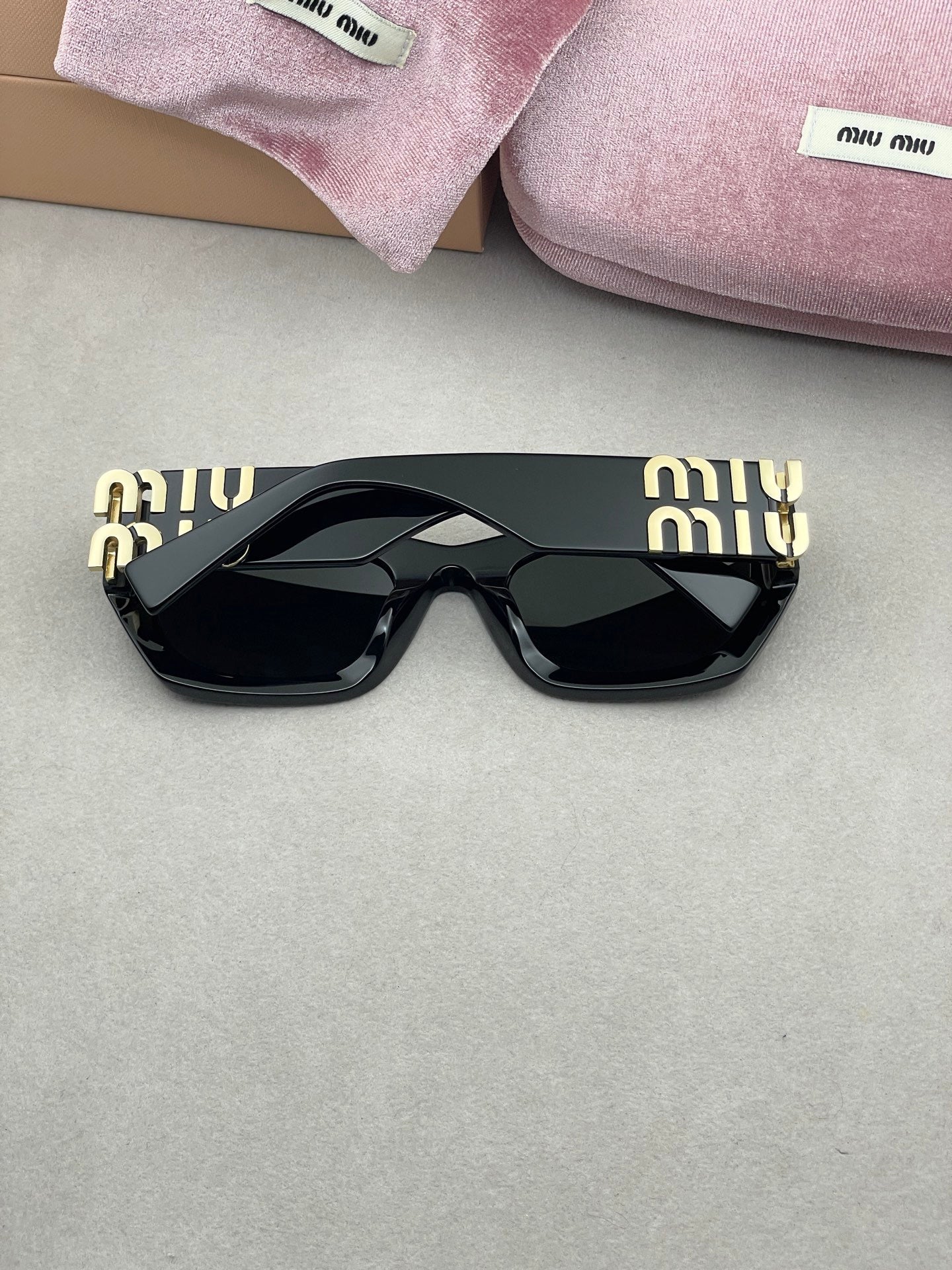 Inspired Miu Miu SMU 09W Cat-Eye Sunglasses – Bold Statement Unisex Design (1:1 Mirror Quality)