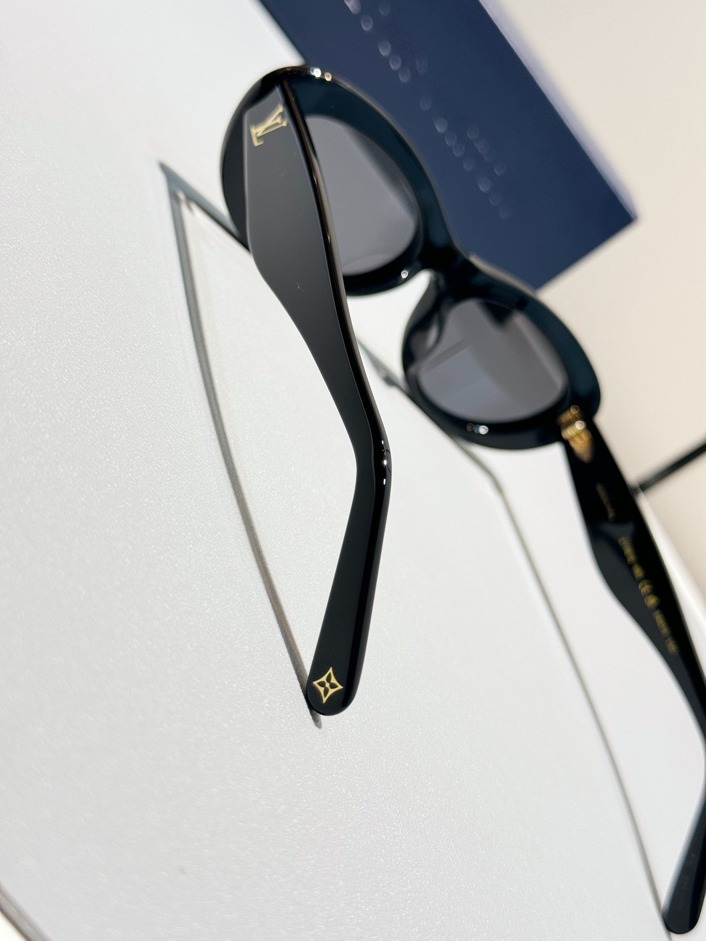 Inspired Louis Vuitton Z1981E – Oval Black Sunglasses (1:1 Mirror Quality)
