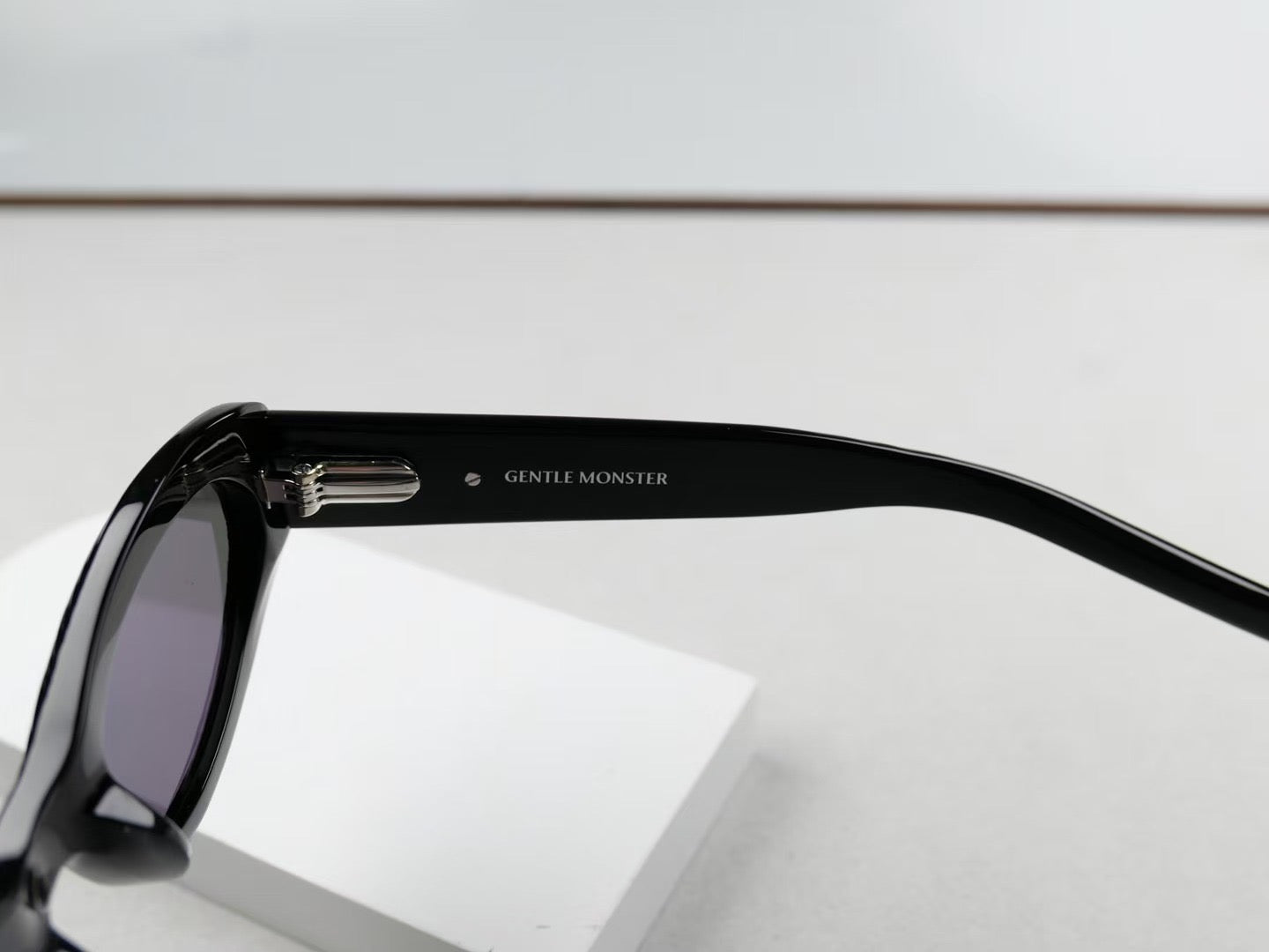 Inspired Gentle Monster CUFF 01- Retro Oval Sunglasses (1:1 Mirror Quality)