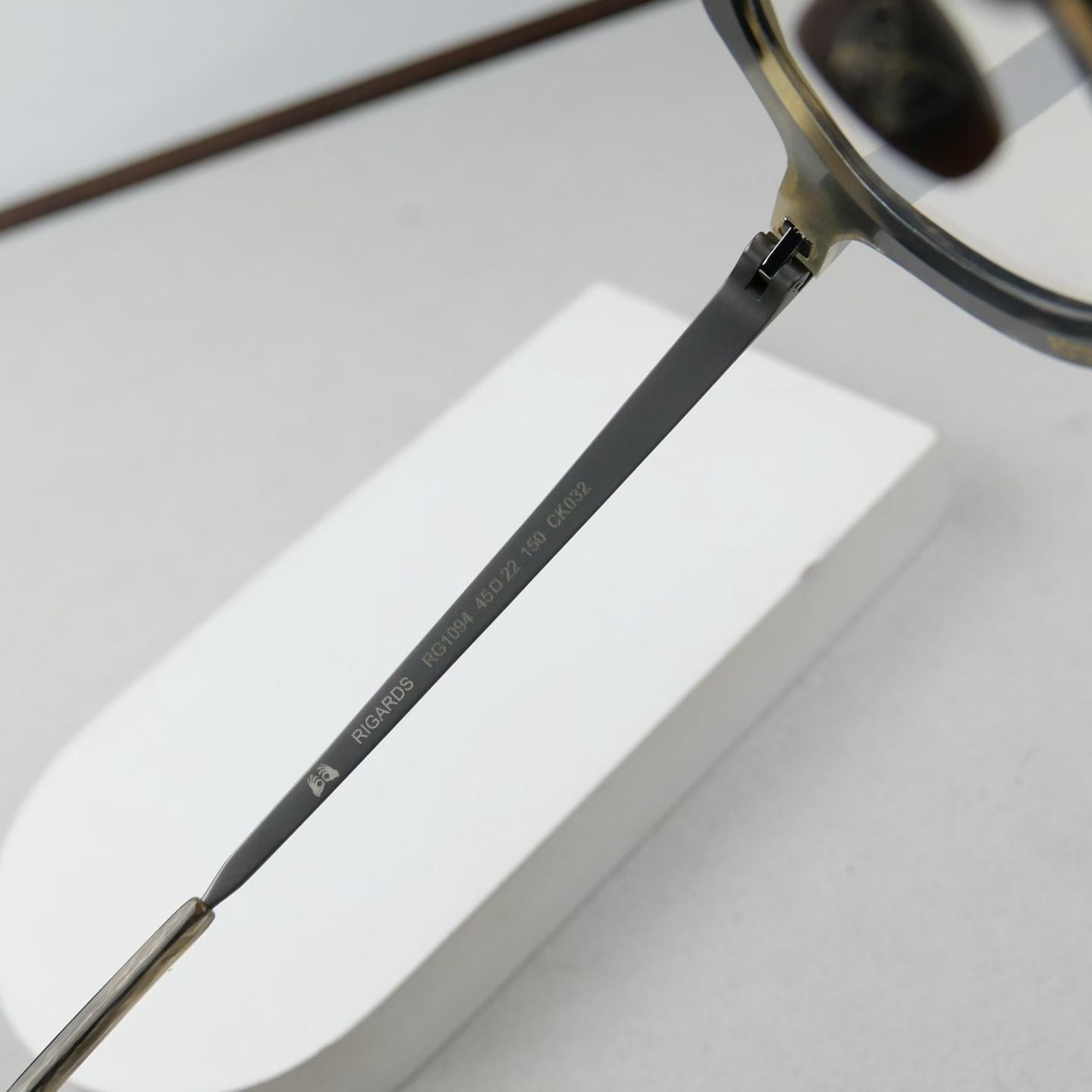 Inspired Rigards RG1094 – Octagonal Round Titanium Eyeglasses (1:1 Mirror Quality)