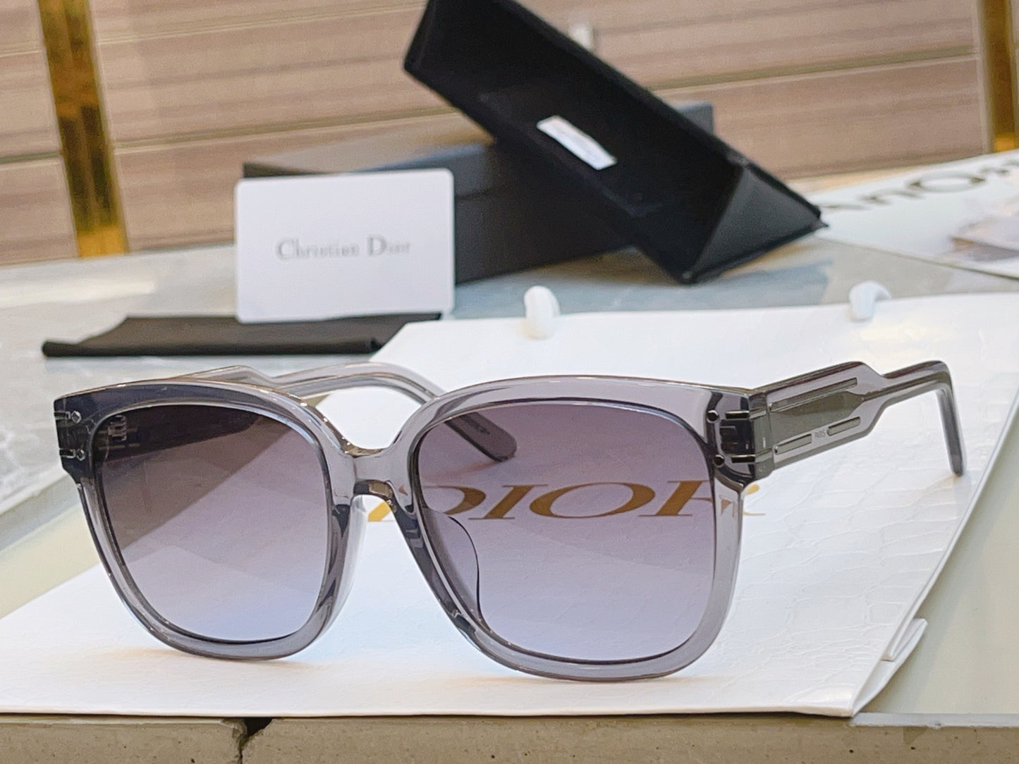 Inspired Dior Signature S7F – Oversized Square Sunglasses (1:1 Mirror Quality)