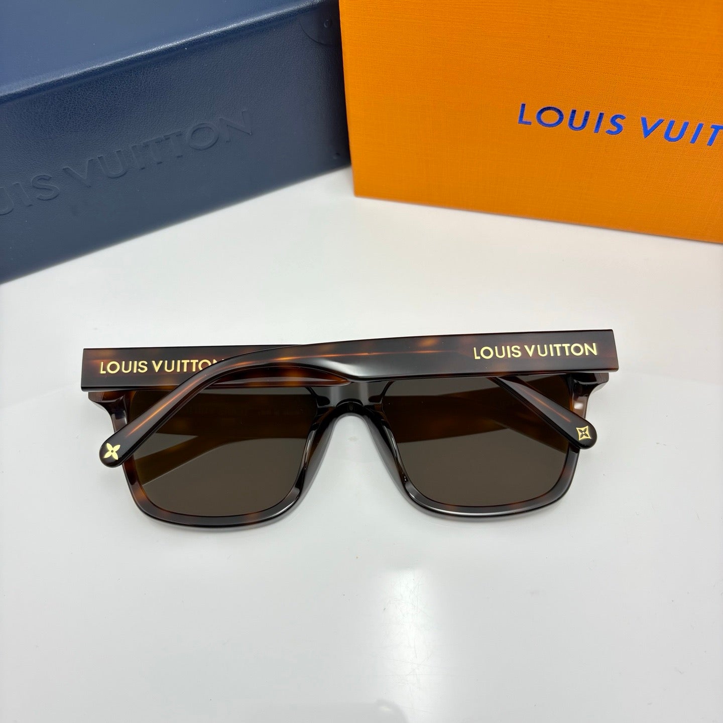 Inspired Louis Vuitton Z2545U – Wayfarer-Style Sunglasses (1:1 Mirror Quality)