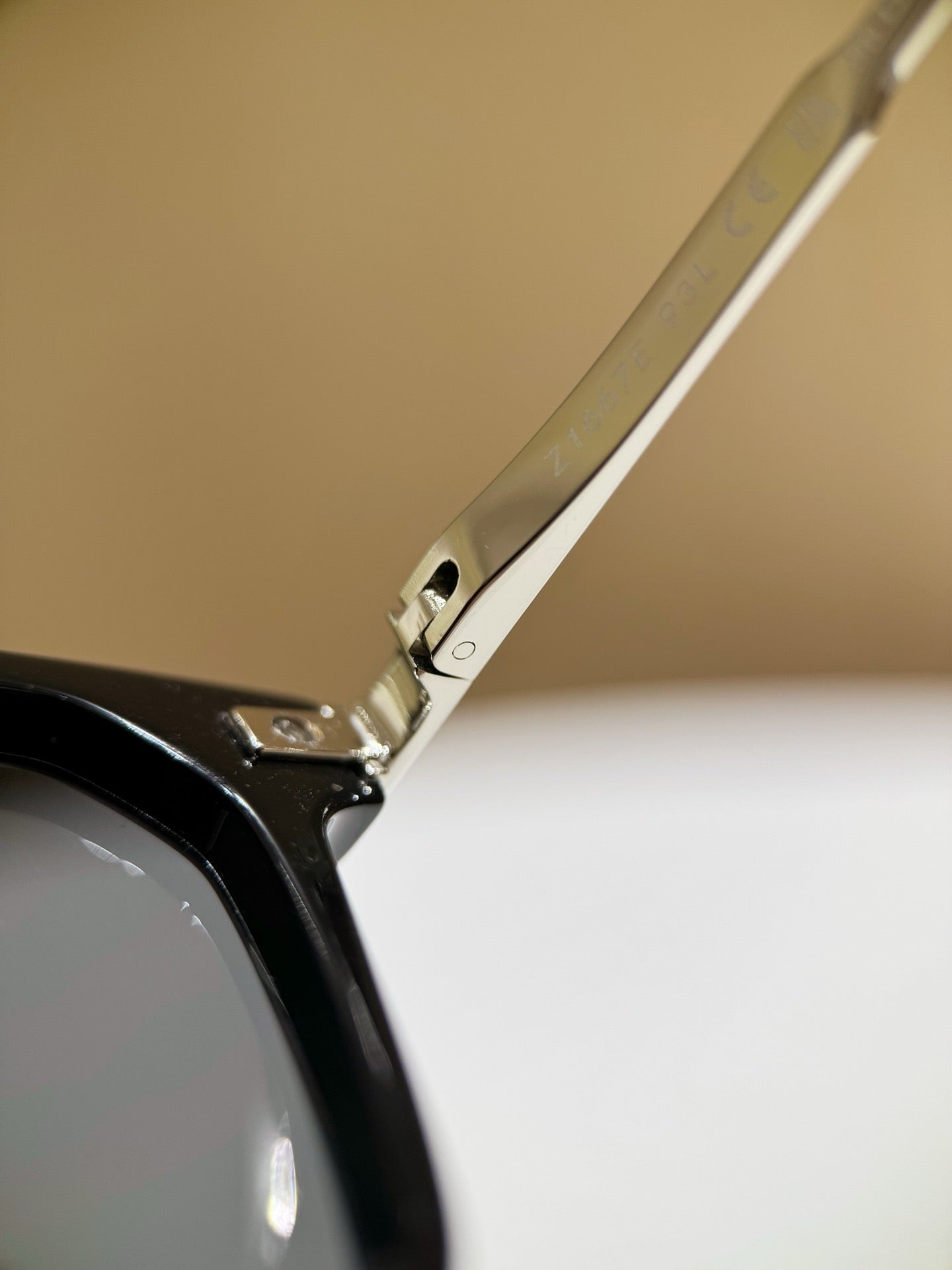 Inspired Louis Vuitton Z1667E – Square Sunglasses with Monogram Metal Temples (1:1 Mirror Quality)
