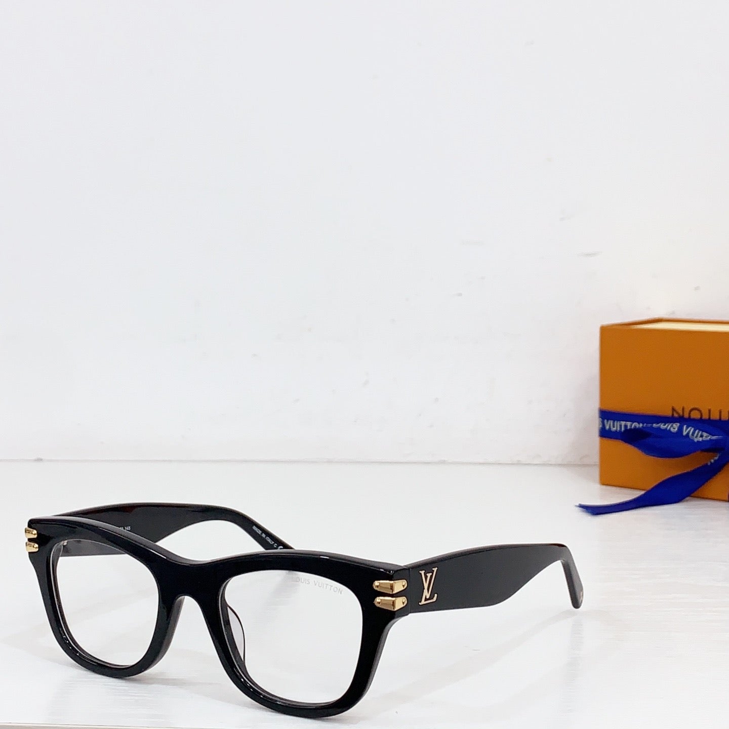 Louis Vuitton Z2927U – Classic Square Sunglasses (Inspired, 1:1 Mirror Quality)