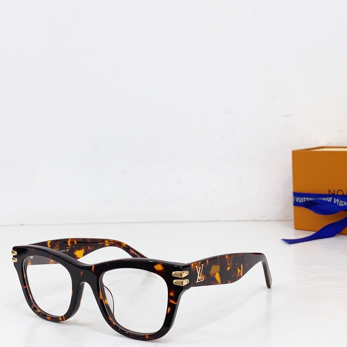 Louis Vuitton Z2927U – Classic Square Sunglasses (Inspired, 1:1 Mirror Quality)